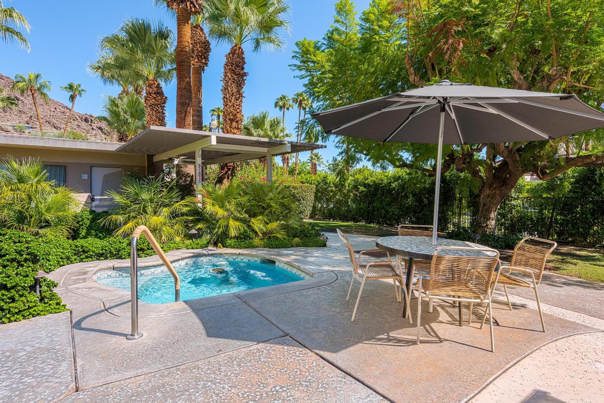 Desert Hills - 21 and Over - A Town & Desert Boutique Hotel photo 4