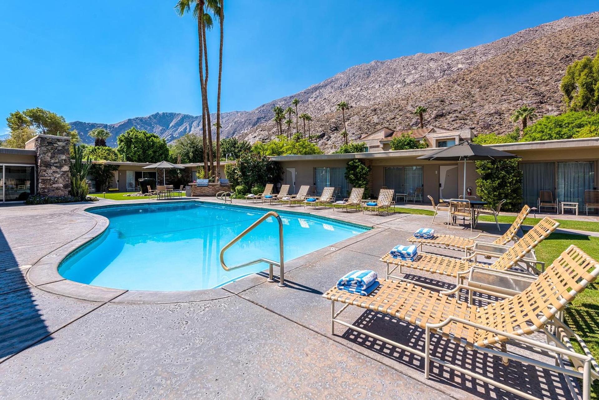 Desert Hills - 21 and Over - A Town & Desert Boutique Hotel photo 5