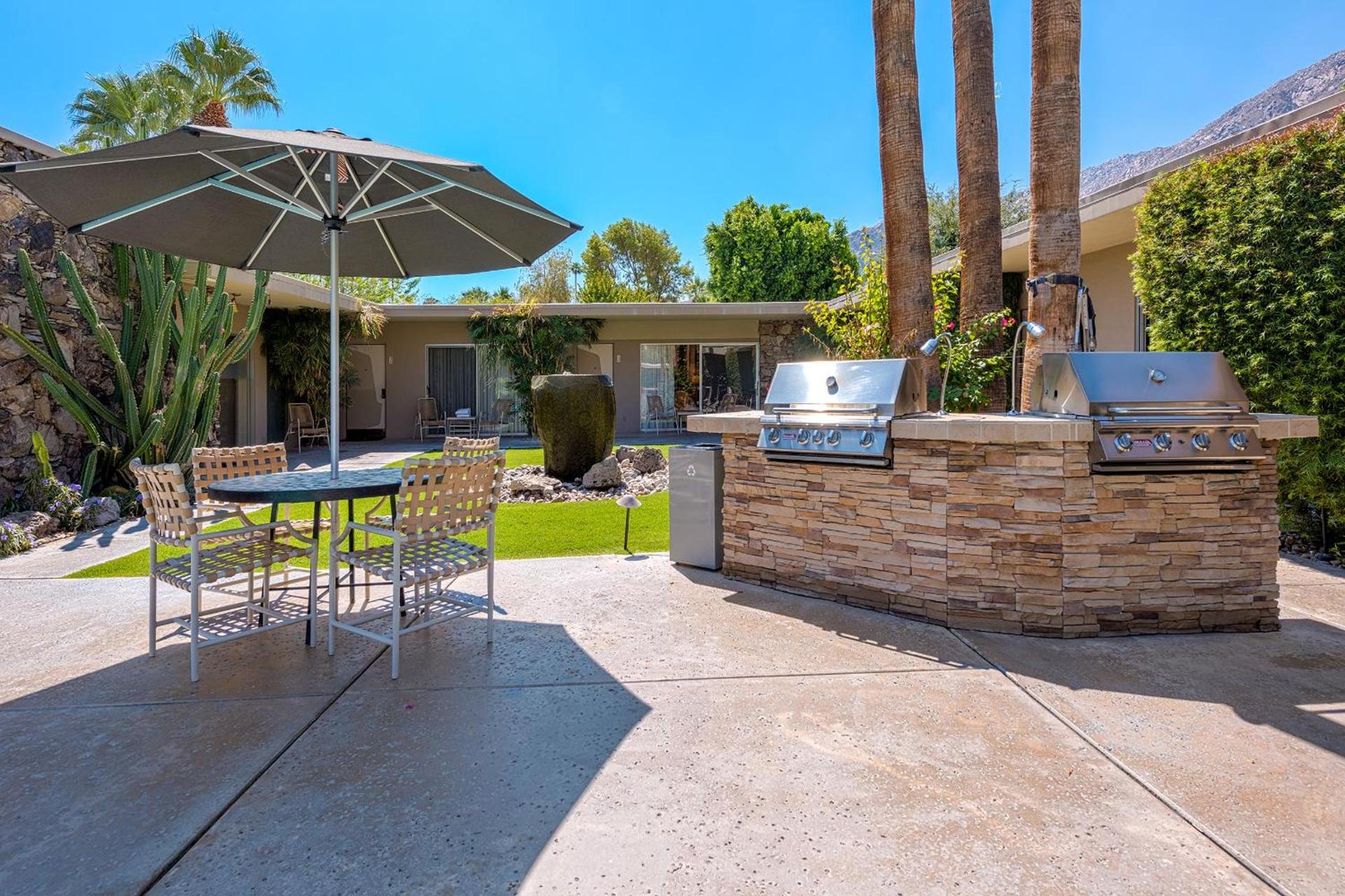Desert Hills - 21 and Over - A Town & Desert Boutique Hotel photo 9