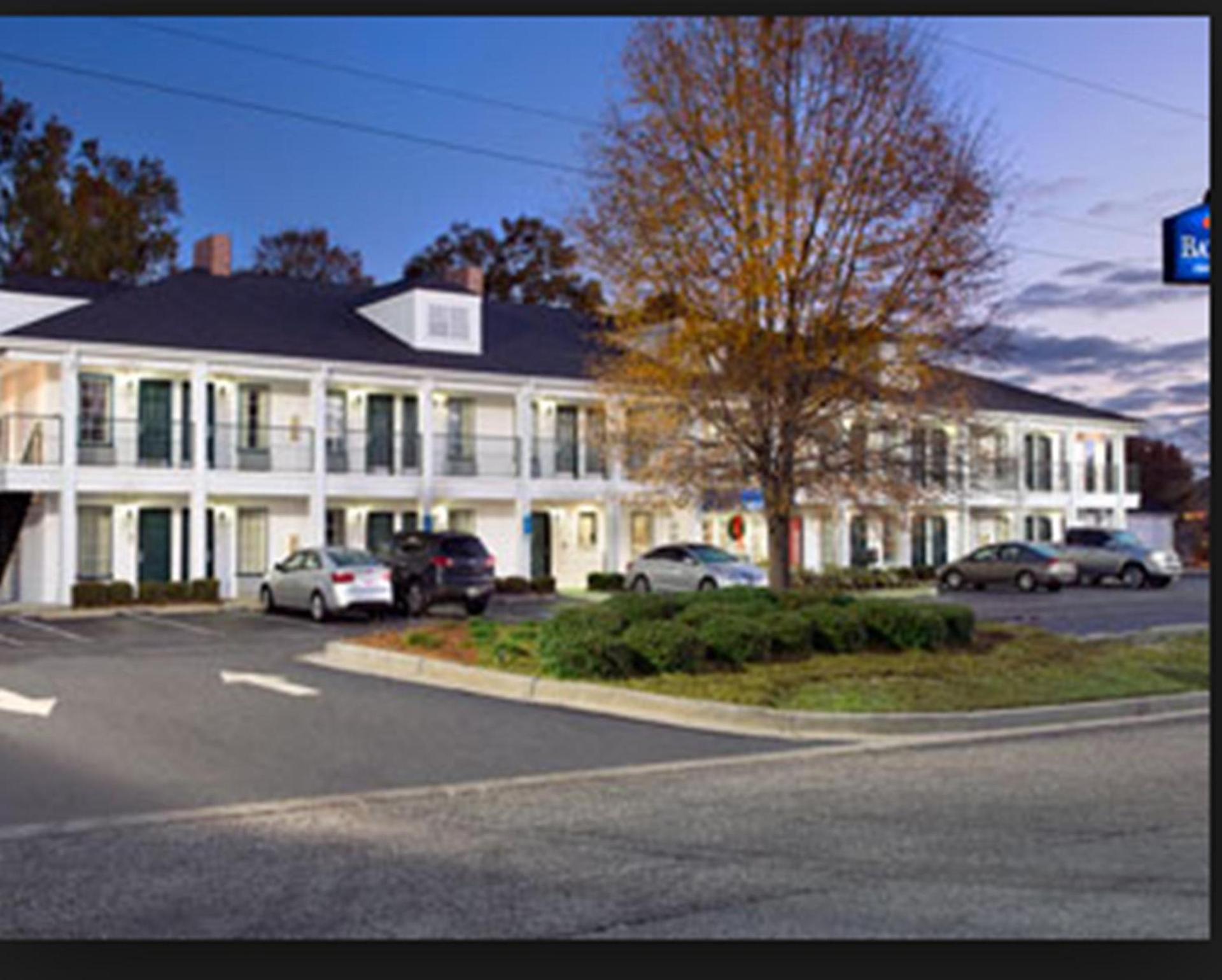 Baymont by Wyndham Roanoke Rapids photo 2