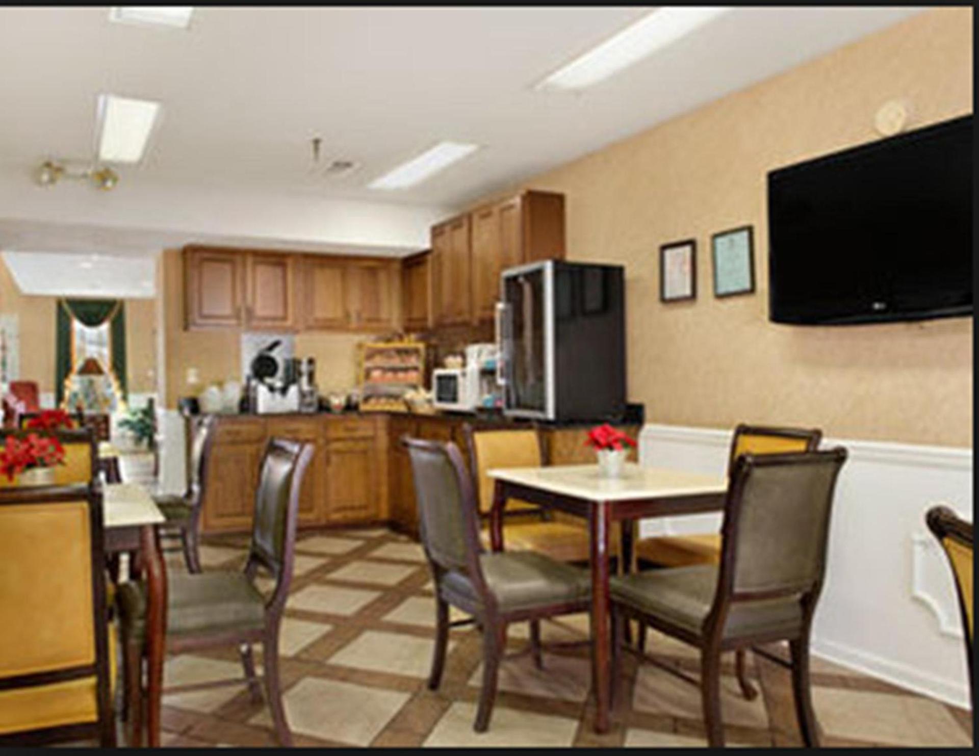 Baymont by Wyndham Roanoke Rapids photo 5
