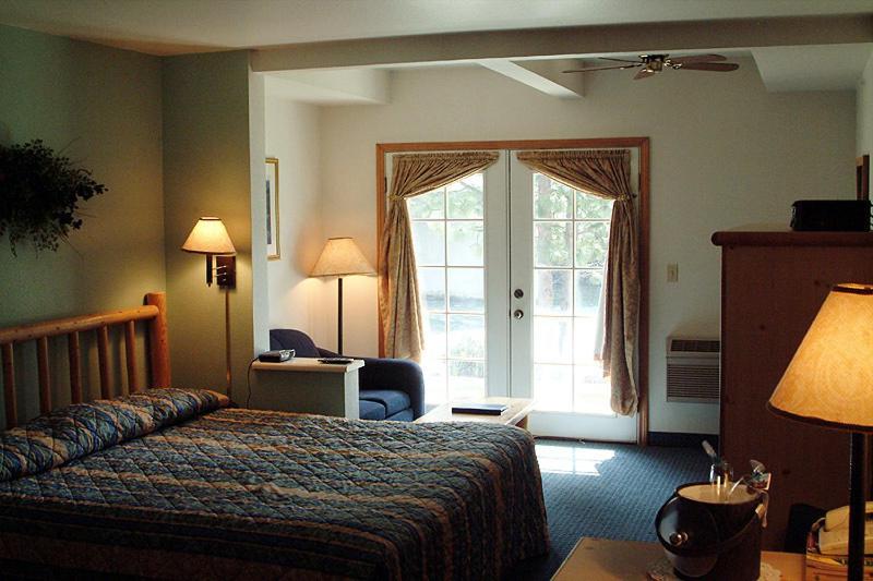 Edgewater Inn Shady Cove photo 10