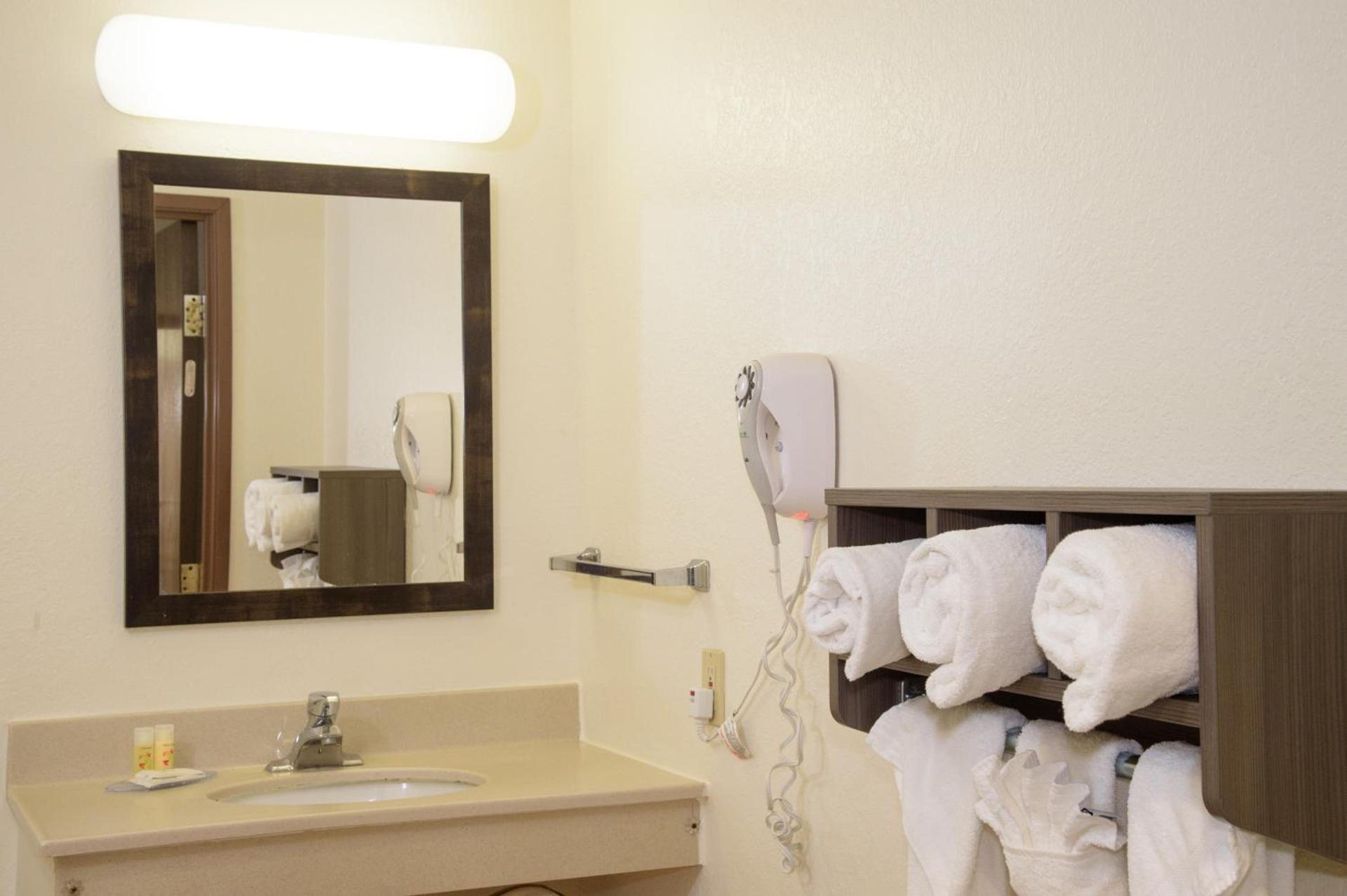 Pigeon River Inn photo 24