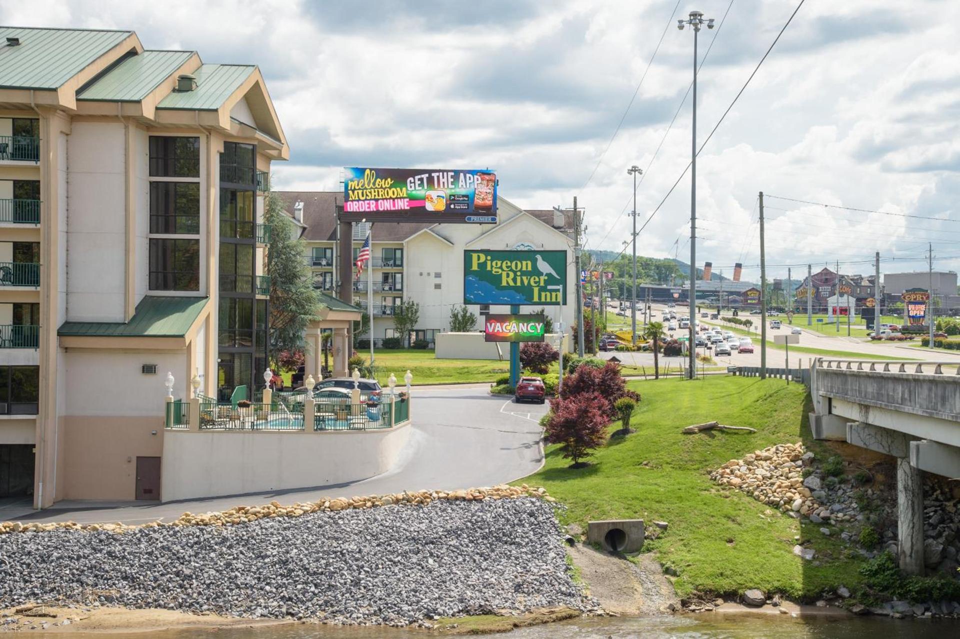 Pigeon River Inn photo 53