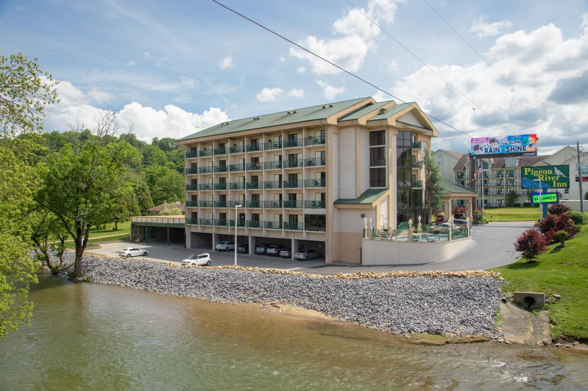 Pigeon River Inn photo 11