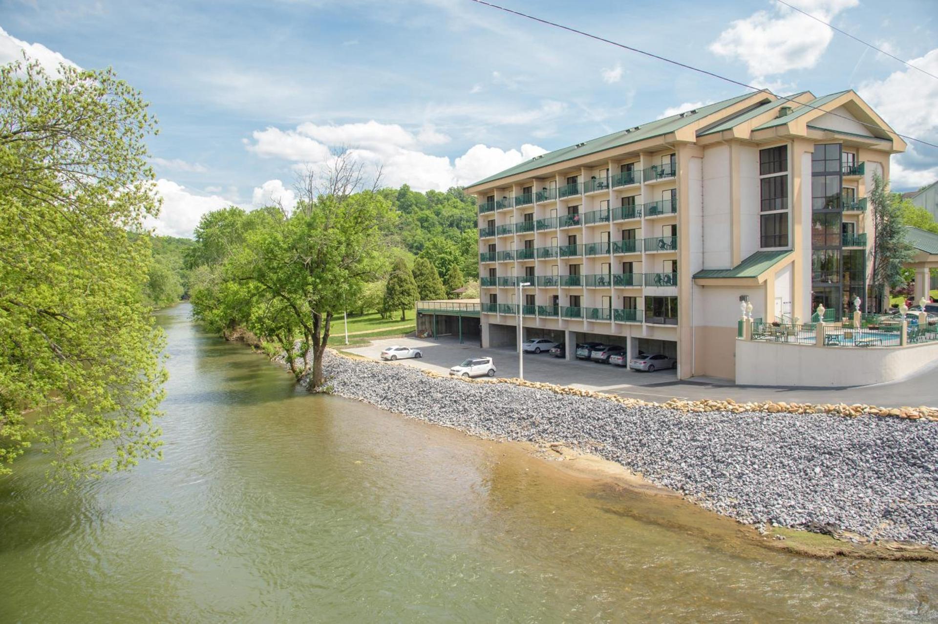 Pigeon River Inn photo 52