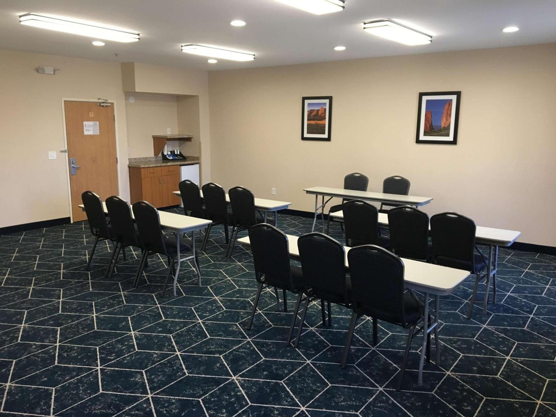 Best Western Plus Gateway Inn & Suites - Aurora photo 9