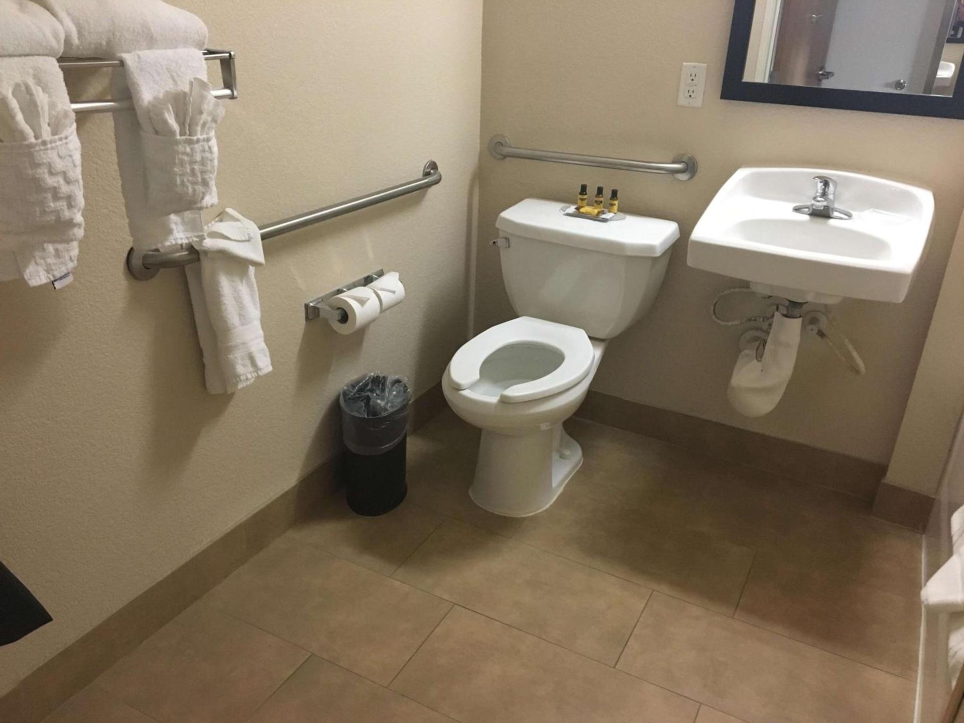 Best Western Plus Gateway Inn & Suites - Aurora photo 32