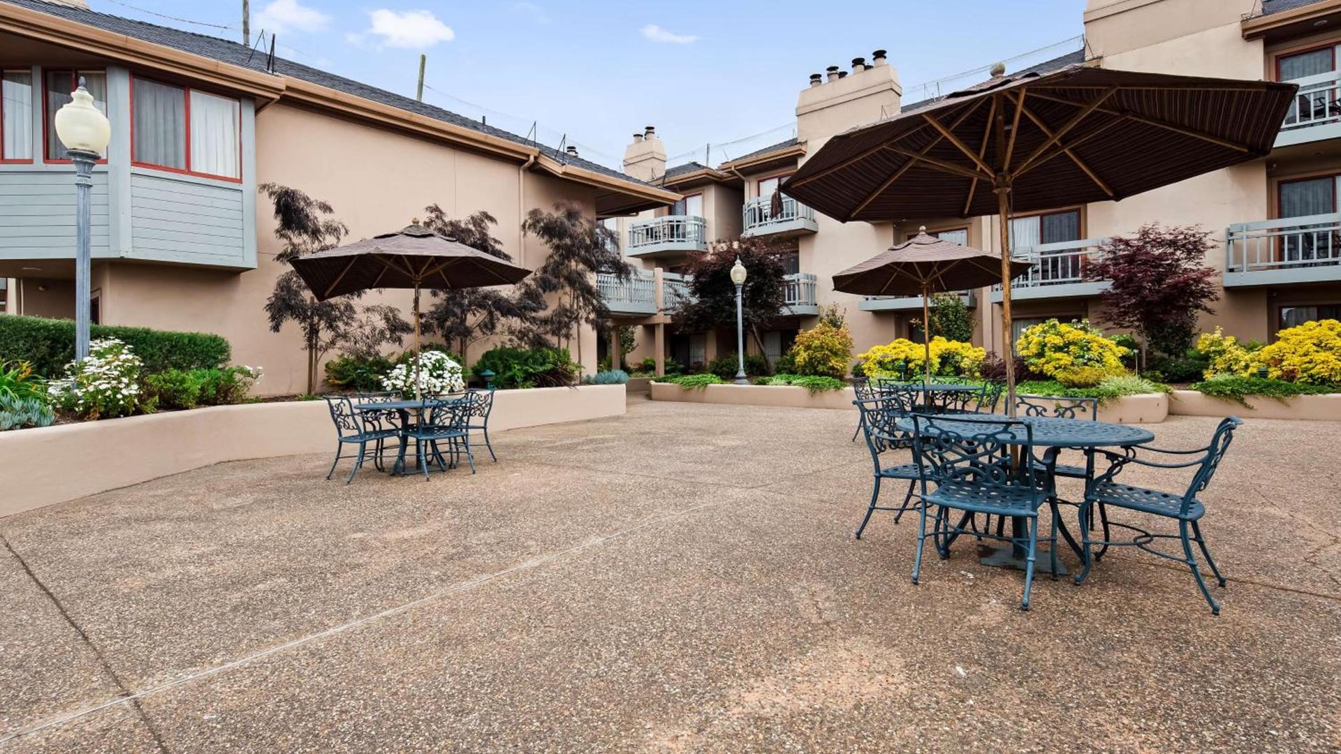 Victorian Inn photo 38