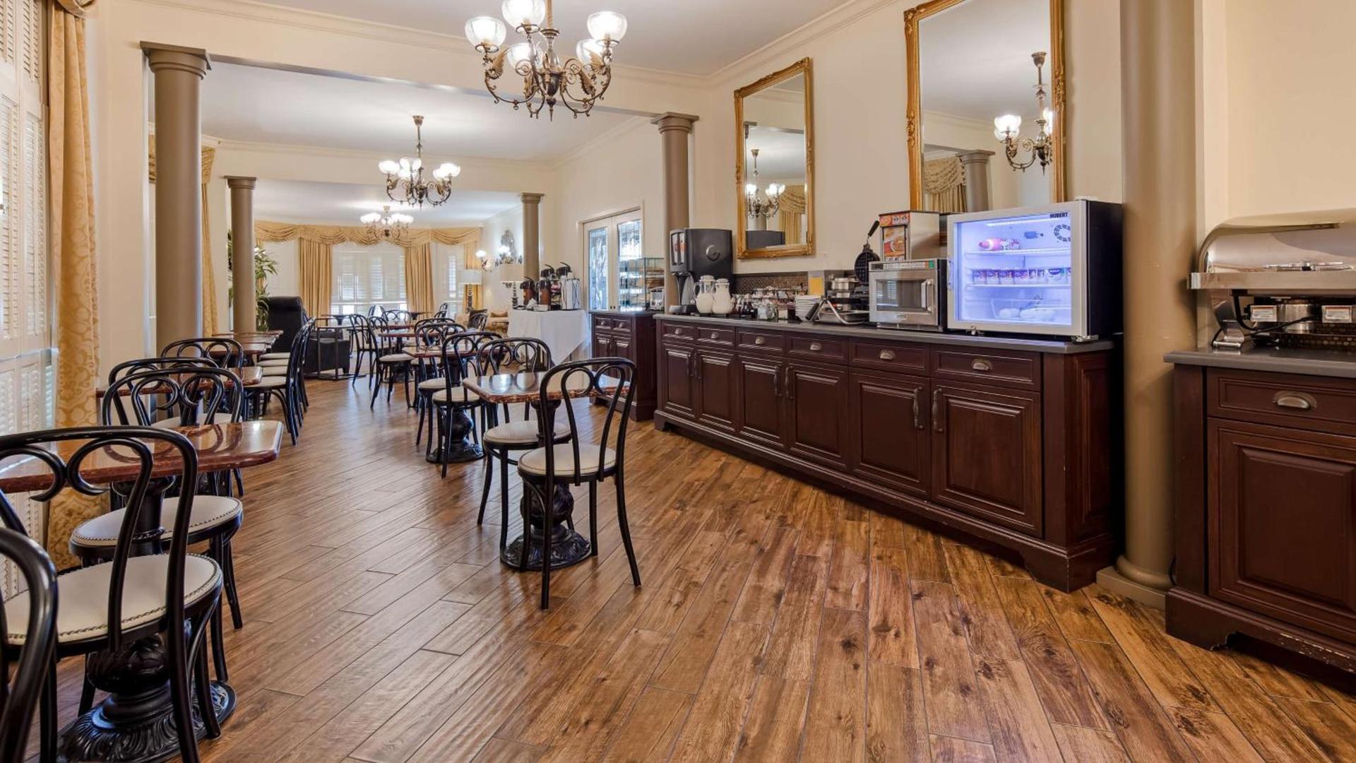 Victorian Inn photo 35