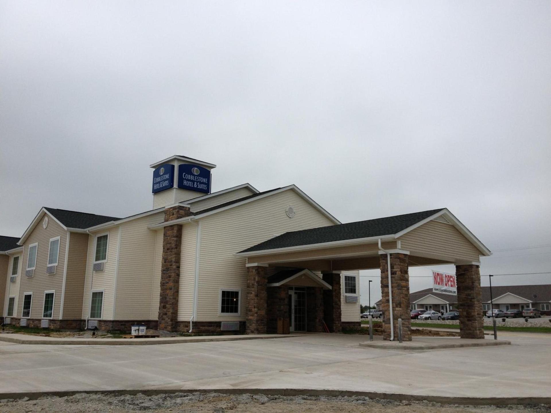 Cobblestone Hotel & Suites - Newton photo 1