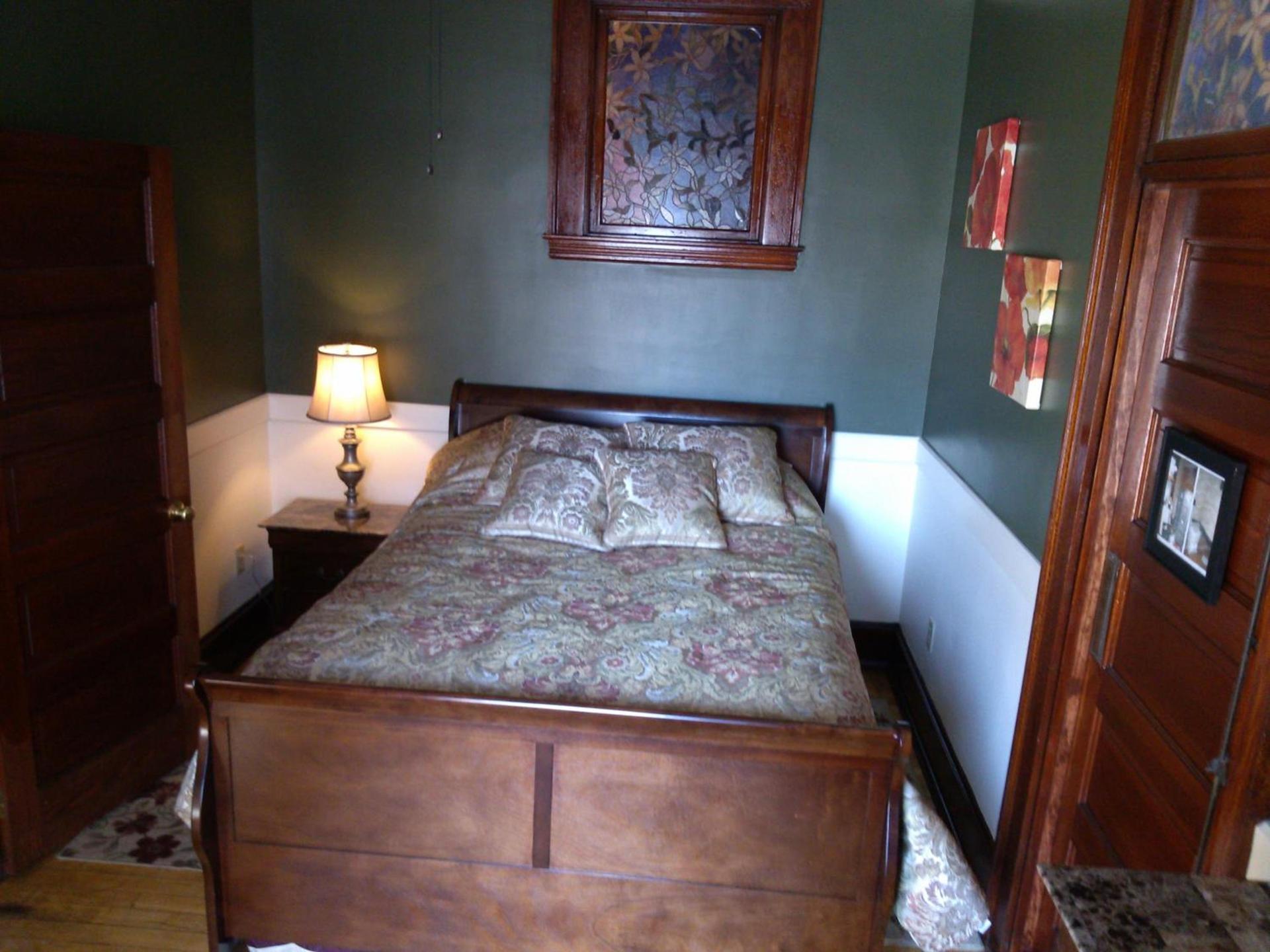 Firehouse Inn photo 9