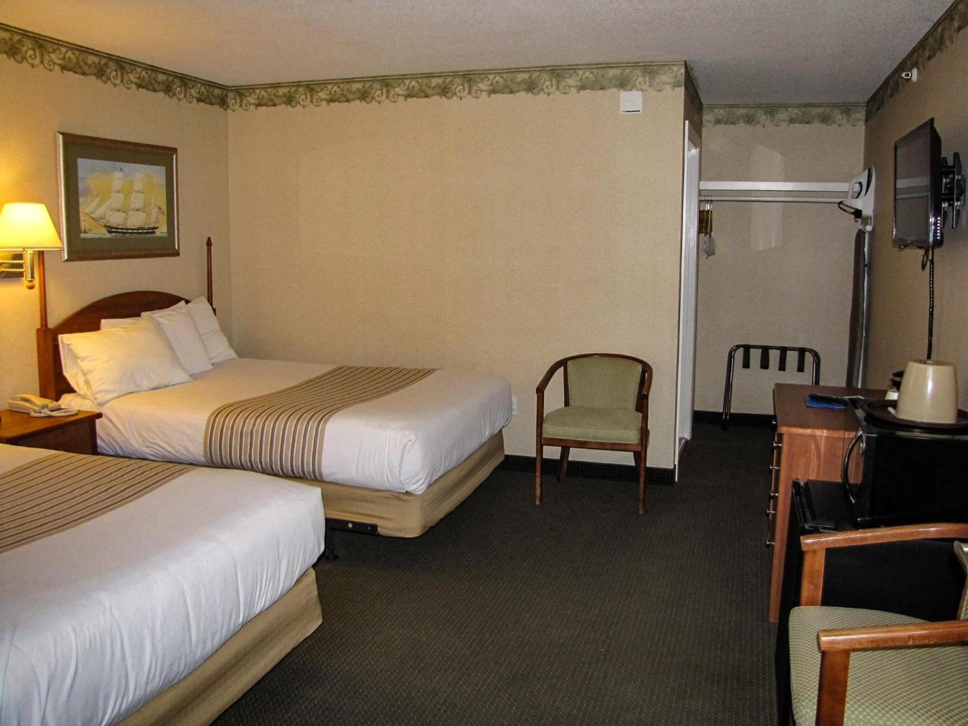 Flagship Inn photo 26