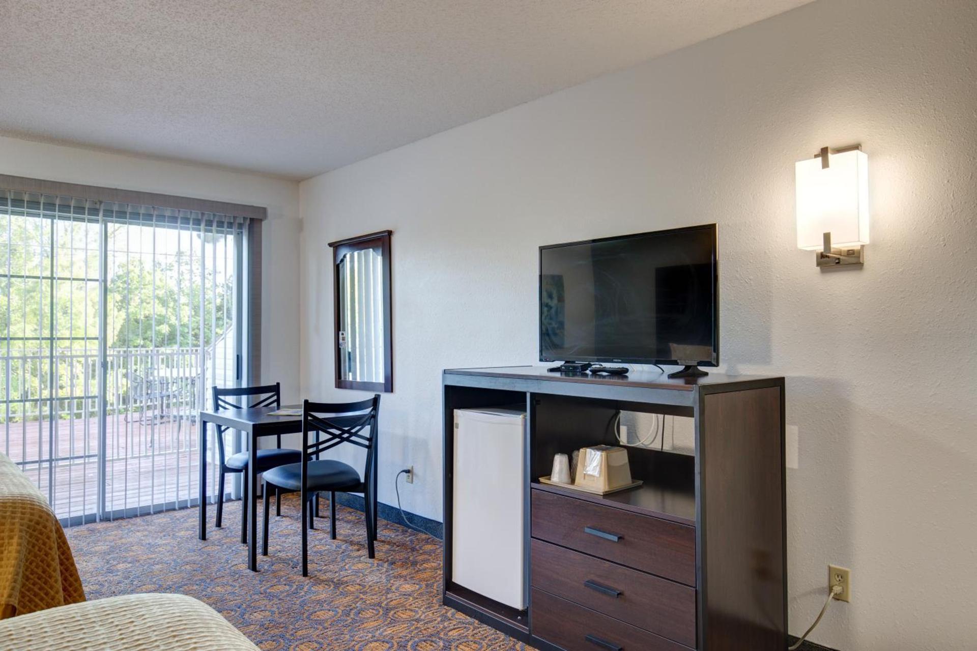 Howard Johnson by Wyndham Branson Theatre District photo 47