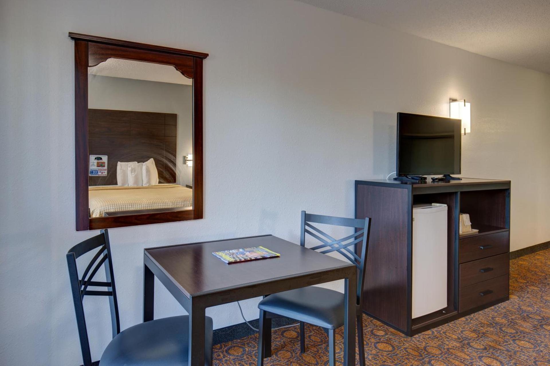 Howard Johnson by Wyndham Branson Theatre District photo 55