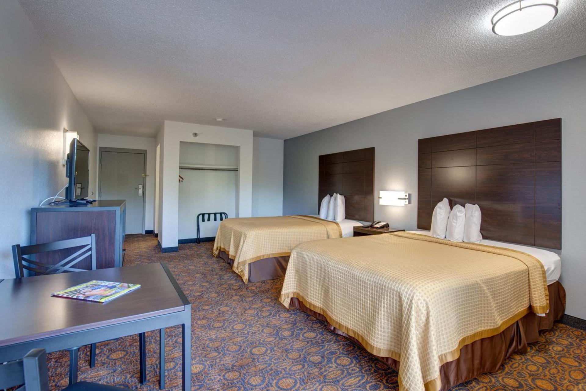 Howard Johnson by Wyndham Branson Theatre District photo 33