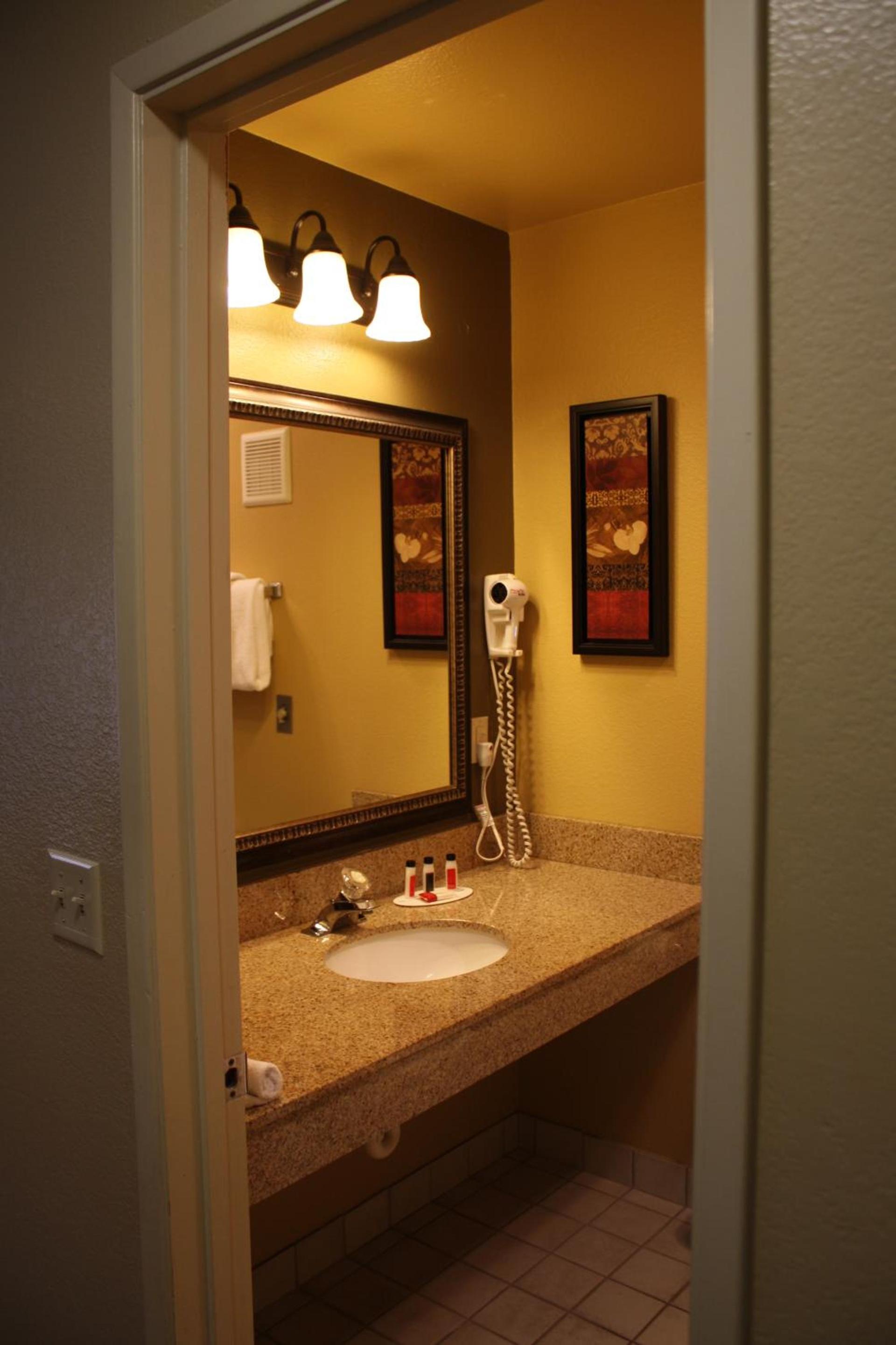 Baymont by Wyndham Yakima Riverfront photo 11
