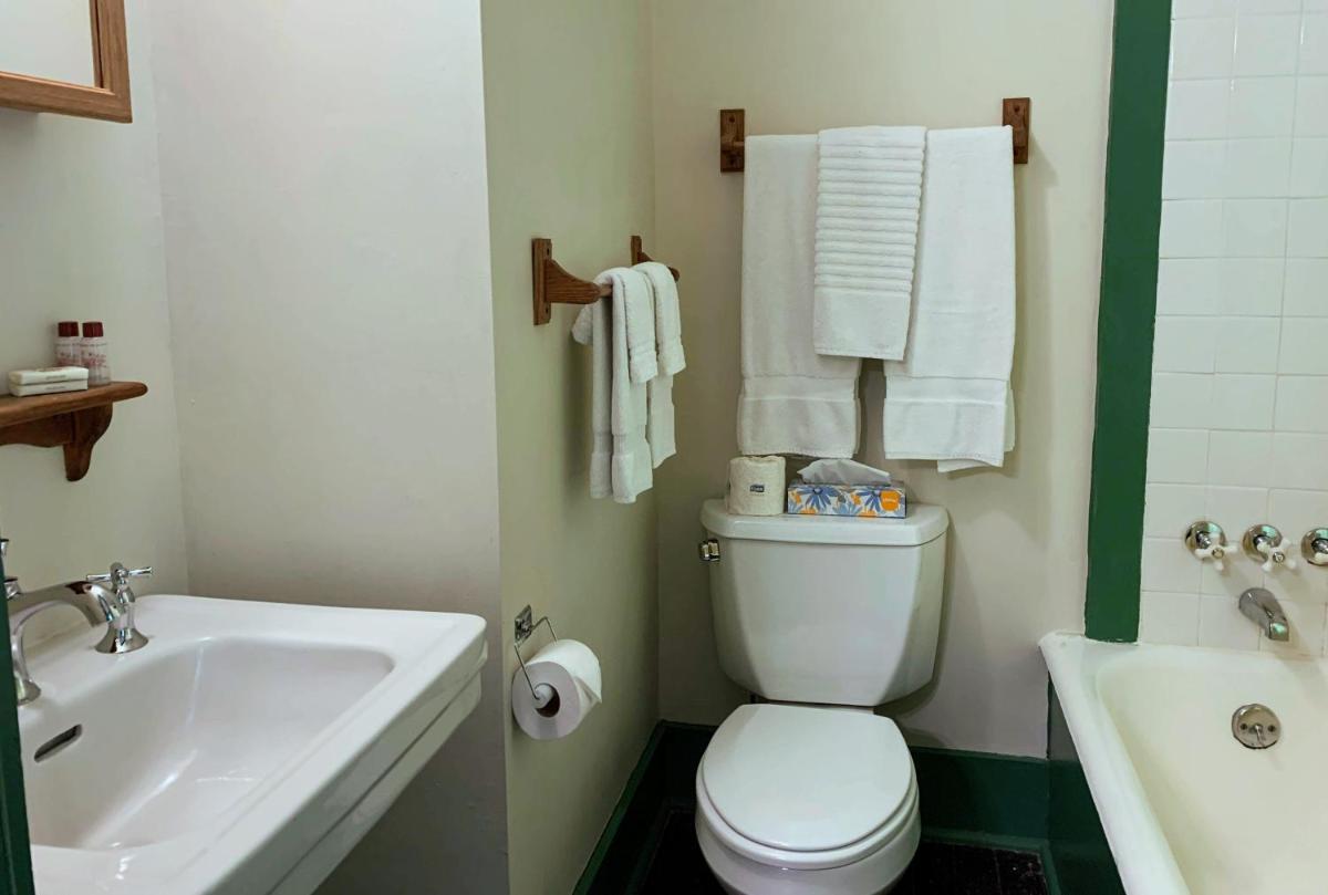 Gordon Beach Inn photo 35