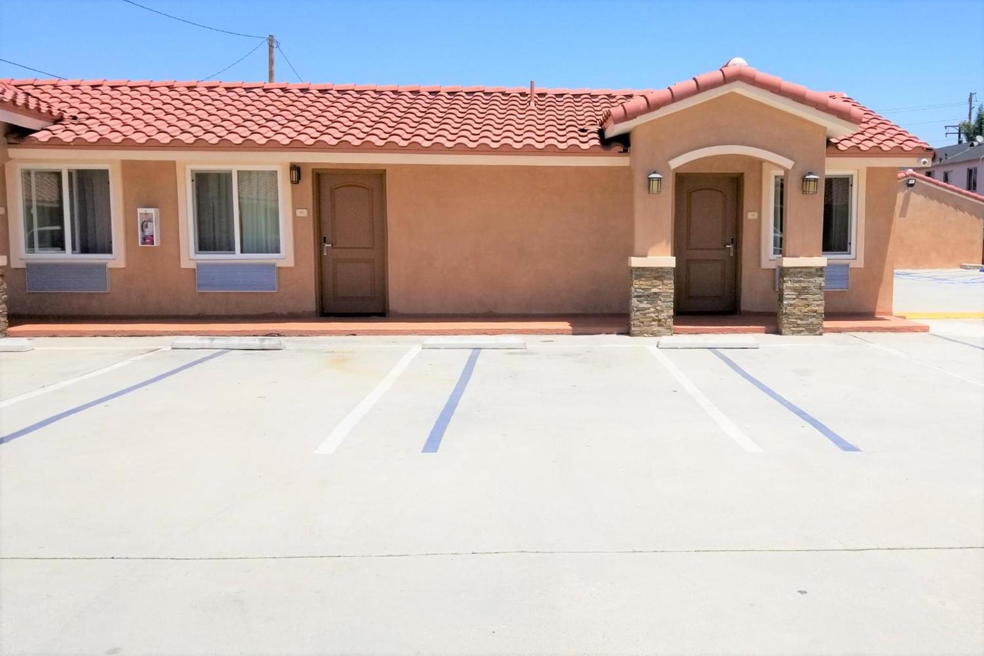 Diamond Bell Inn & Suites photo 4