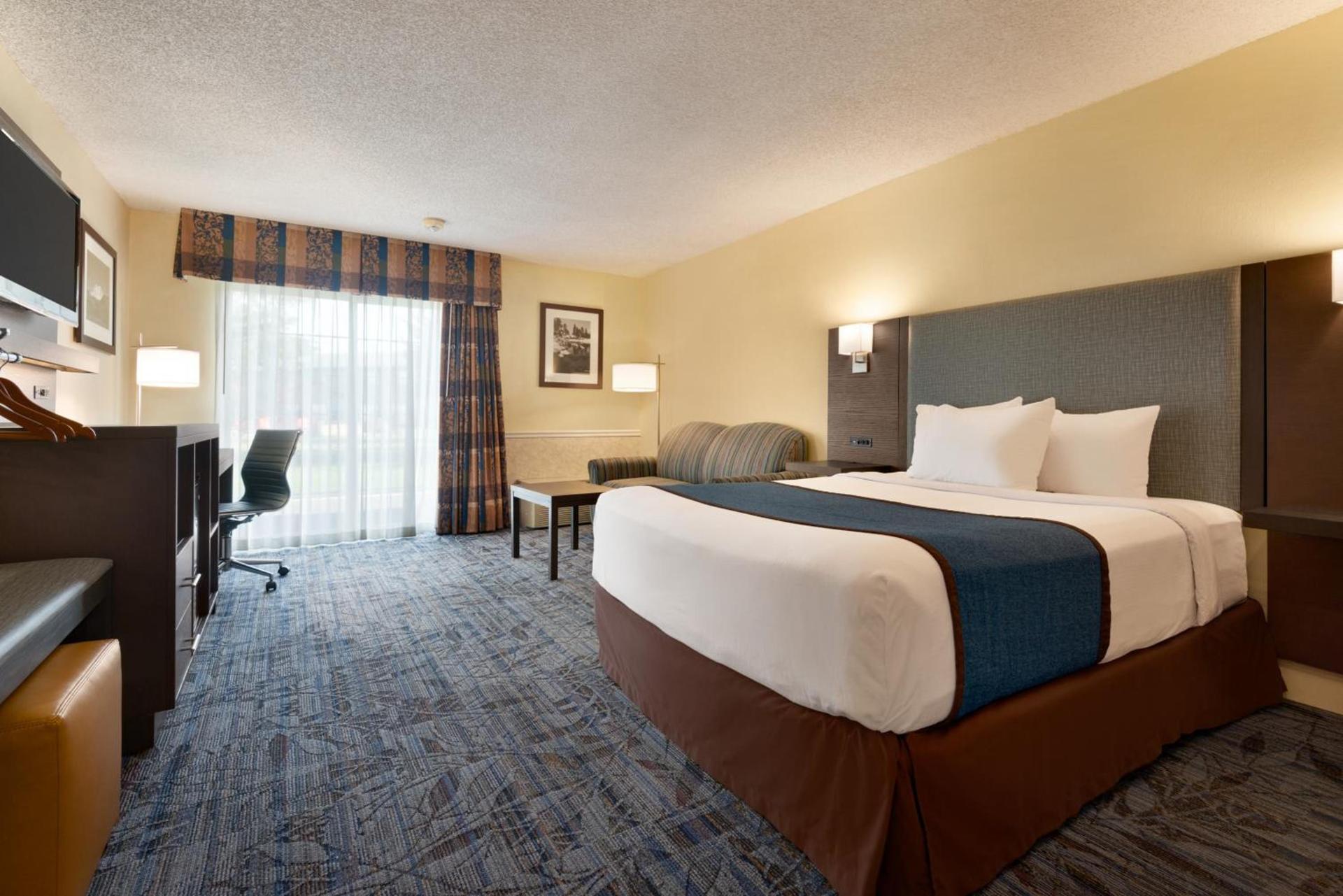 Ramada by Wyndham Spokane Airport photo 61