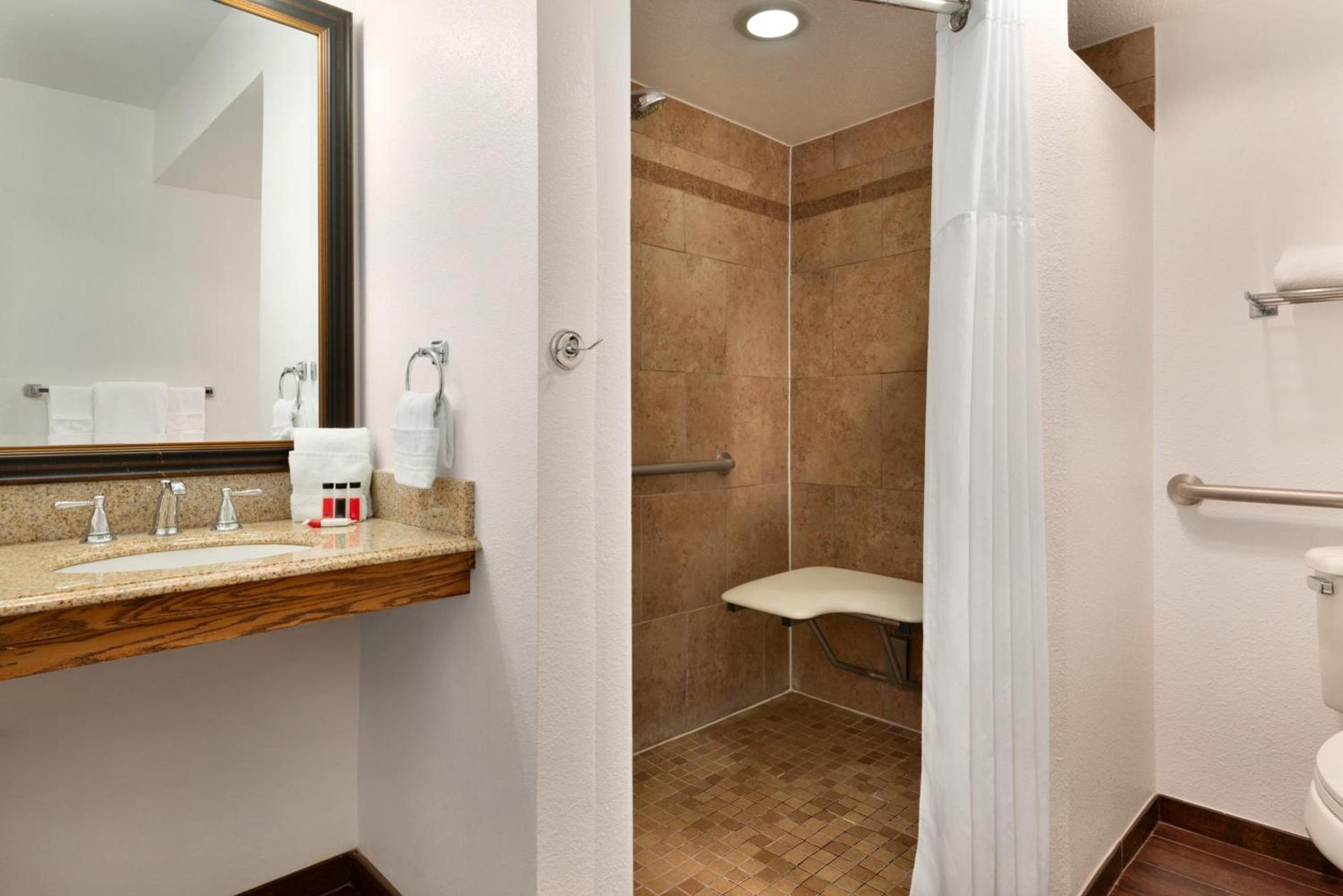 Ramada by Wyndham Spokane Airport photo 60