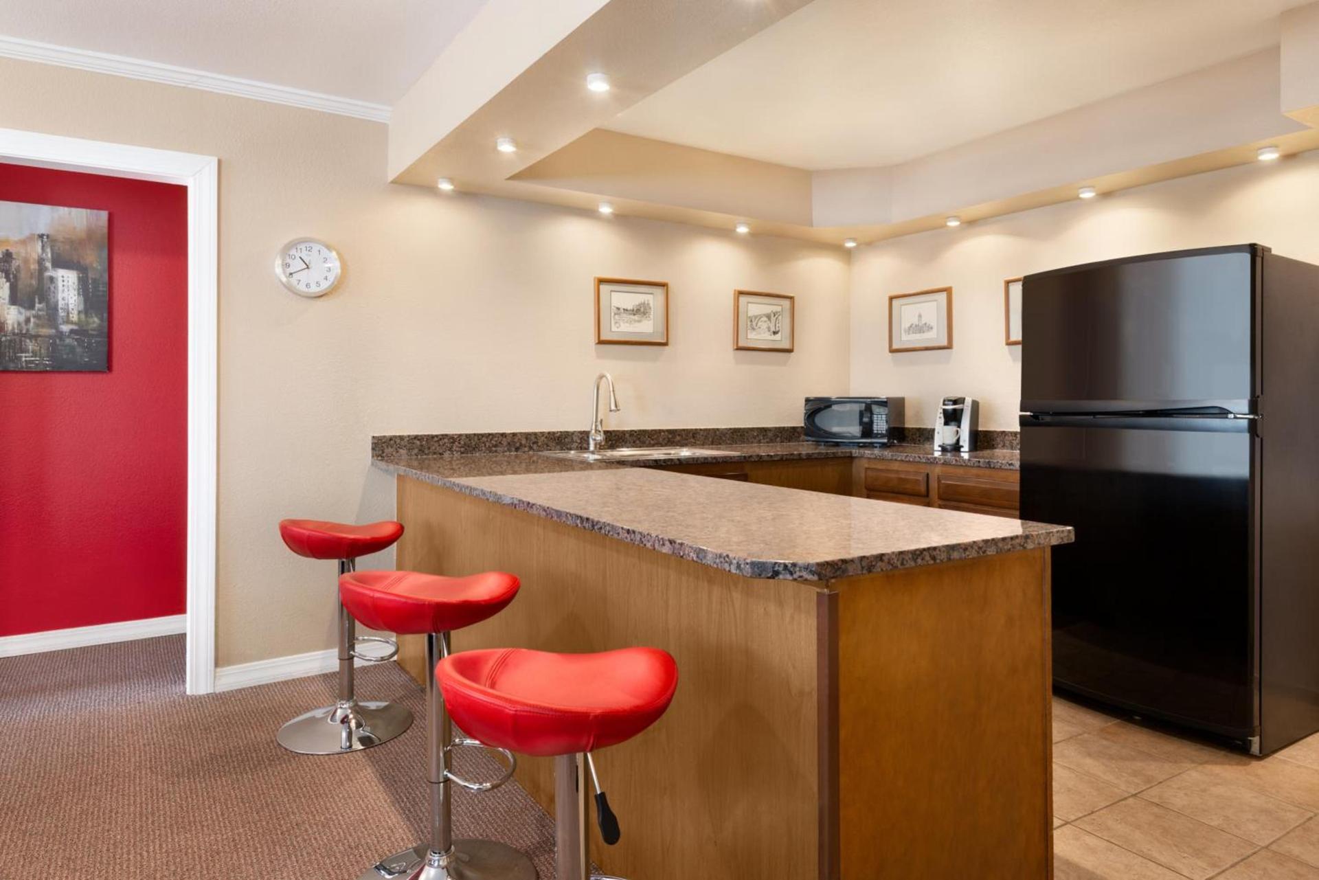 Ramada by Wyndham Spokane Airport photo 68