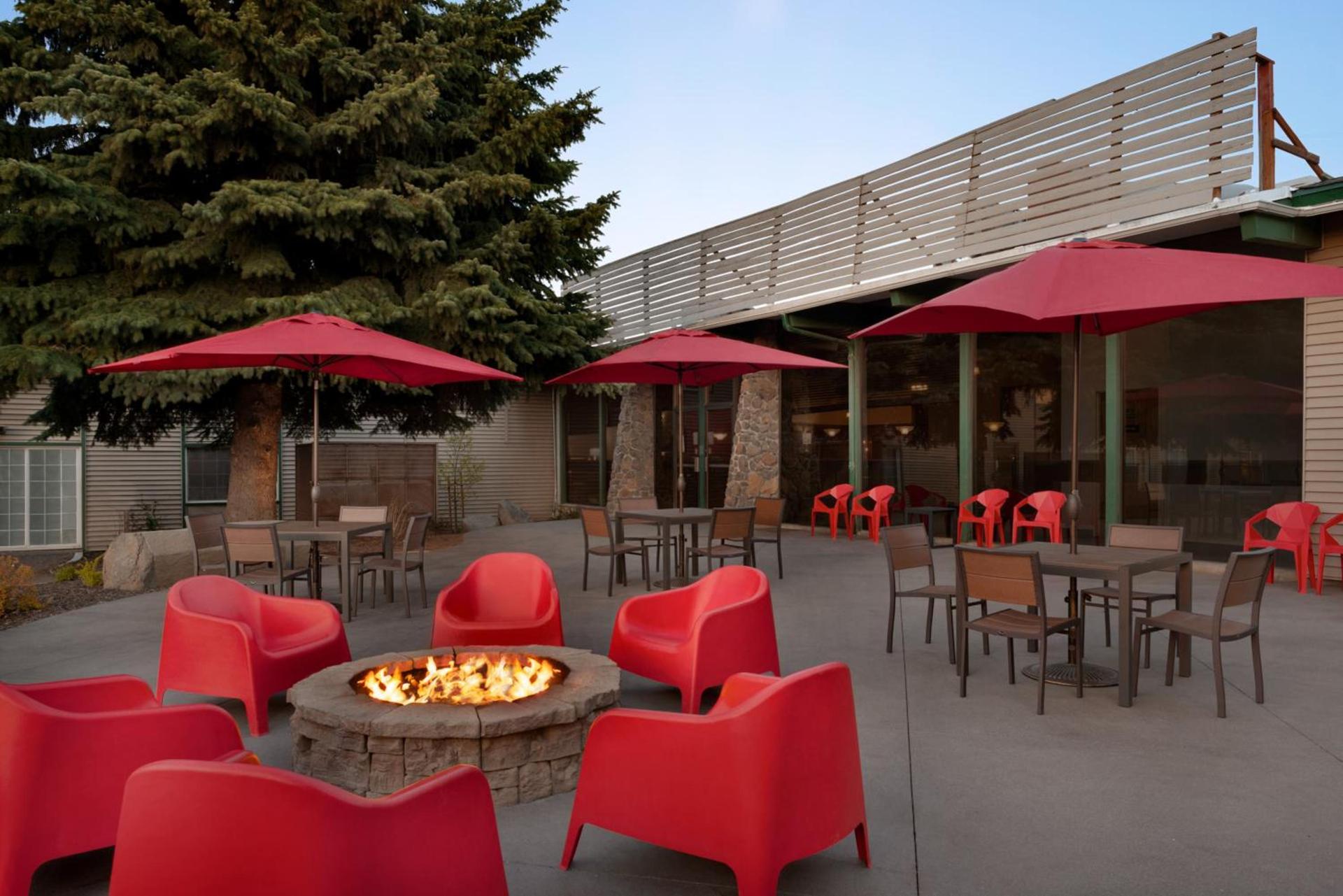 Ramada by Wyndham Spokane Airport photo 52