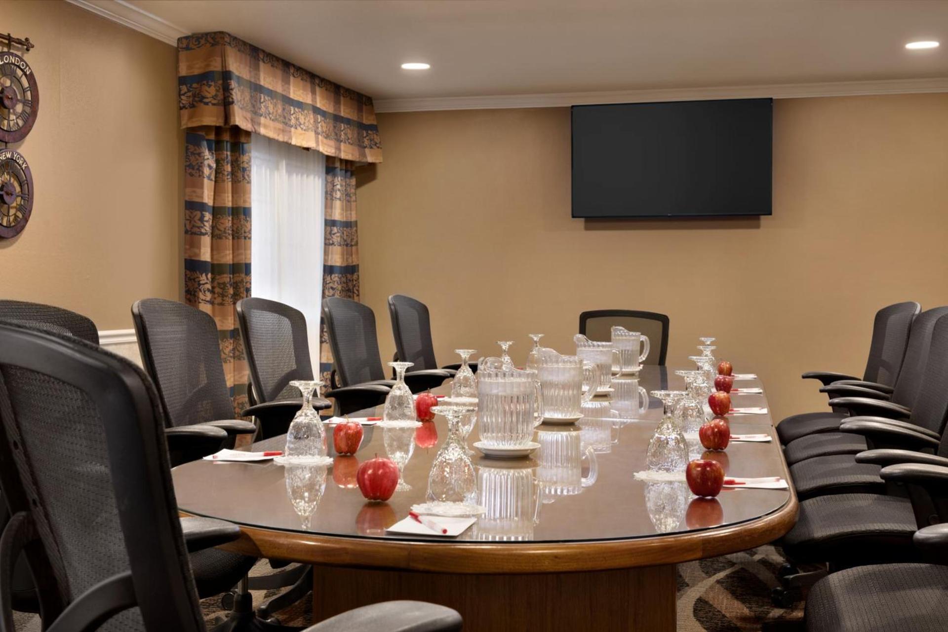 Ramada by Wyndham Spokane Airport photo 66