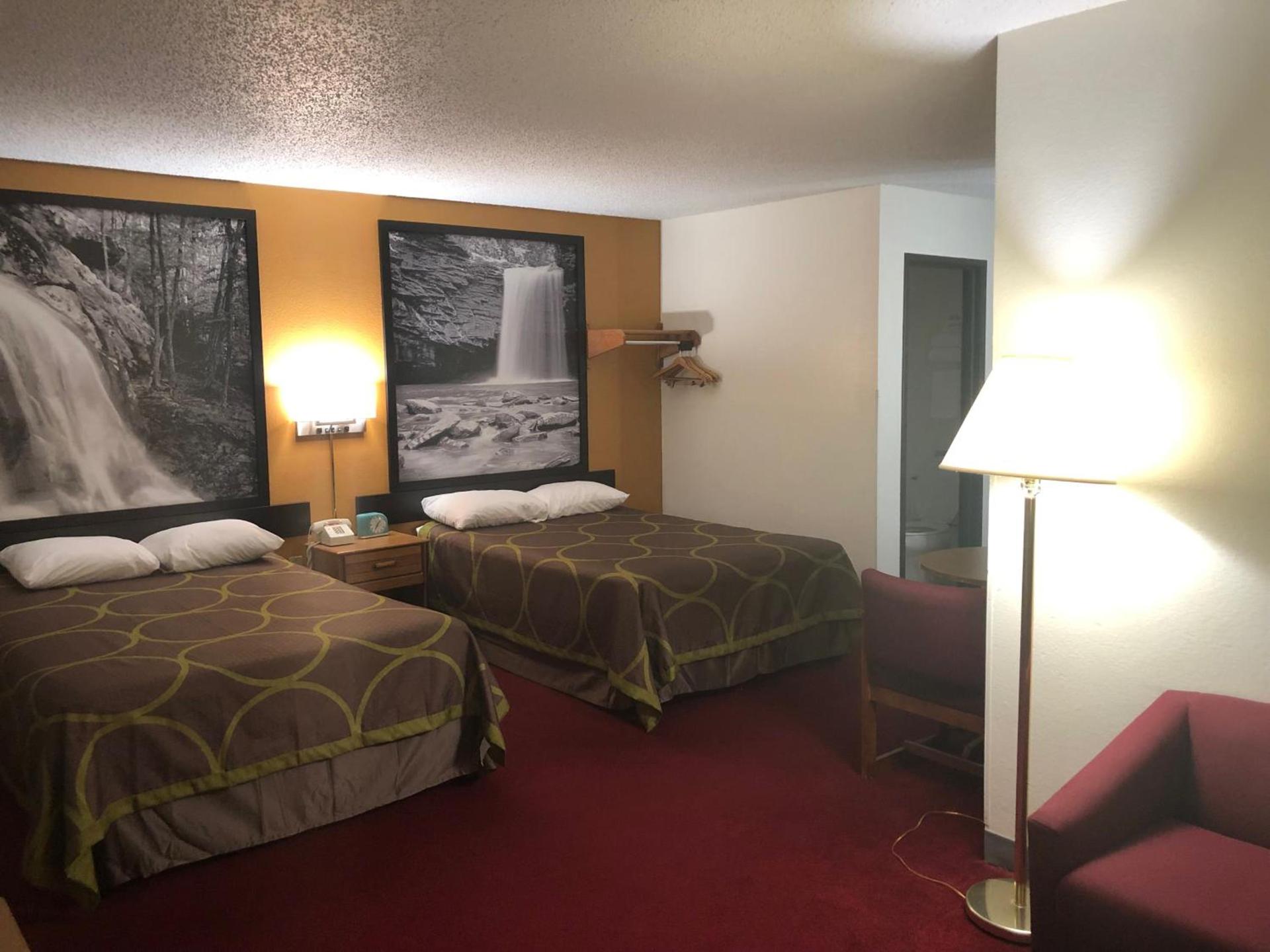 Super 8 by Wyndham Front Royal Near Shenandoah National Park photo 25