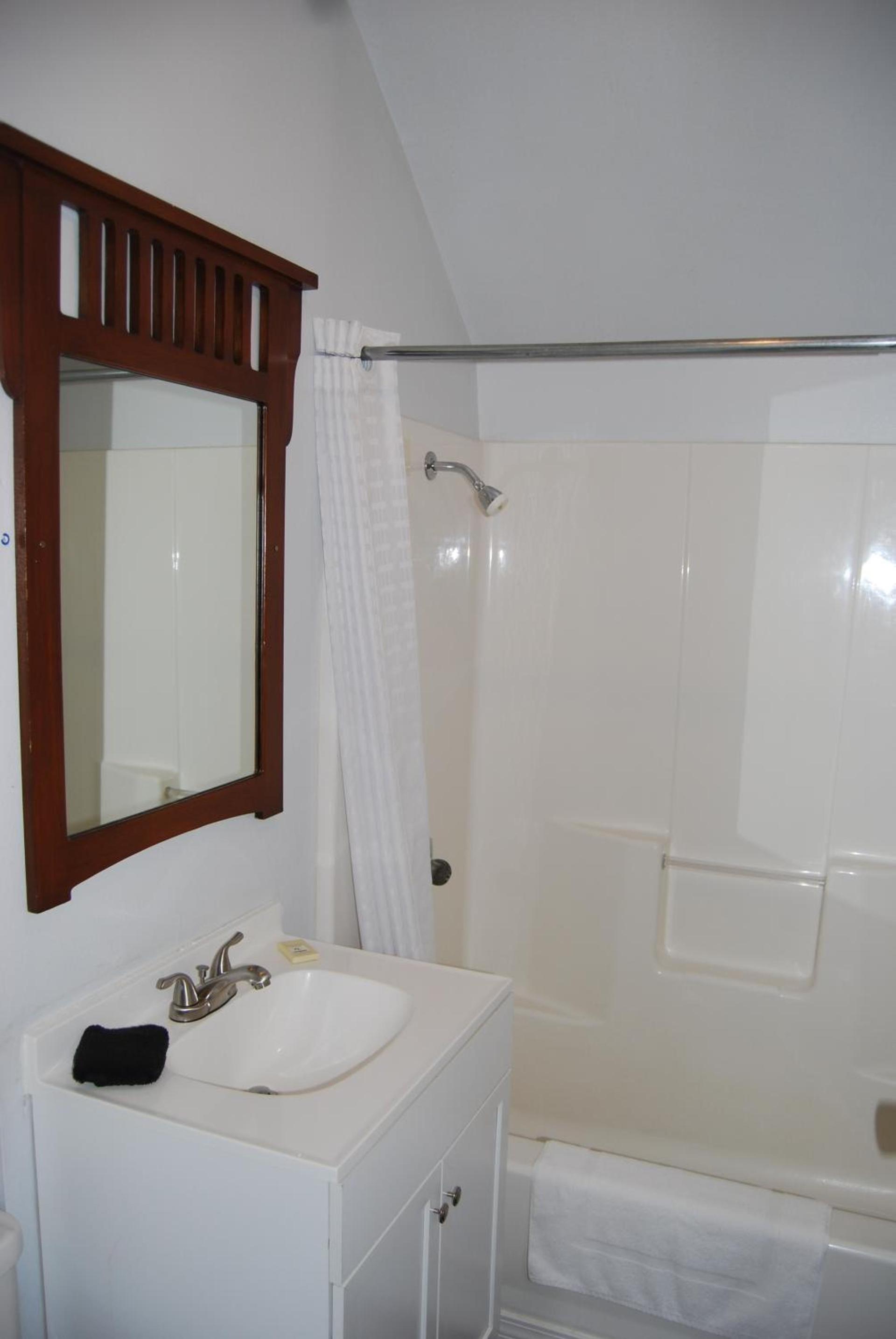 Deep Water Inn photo 9