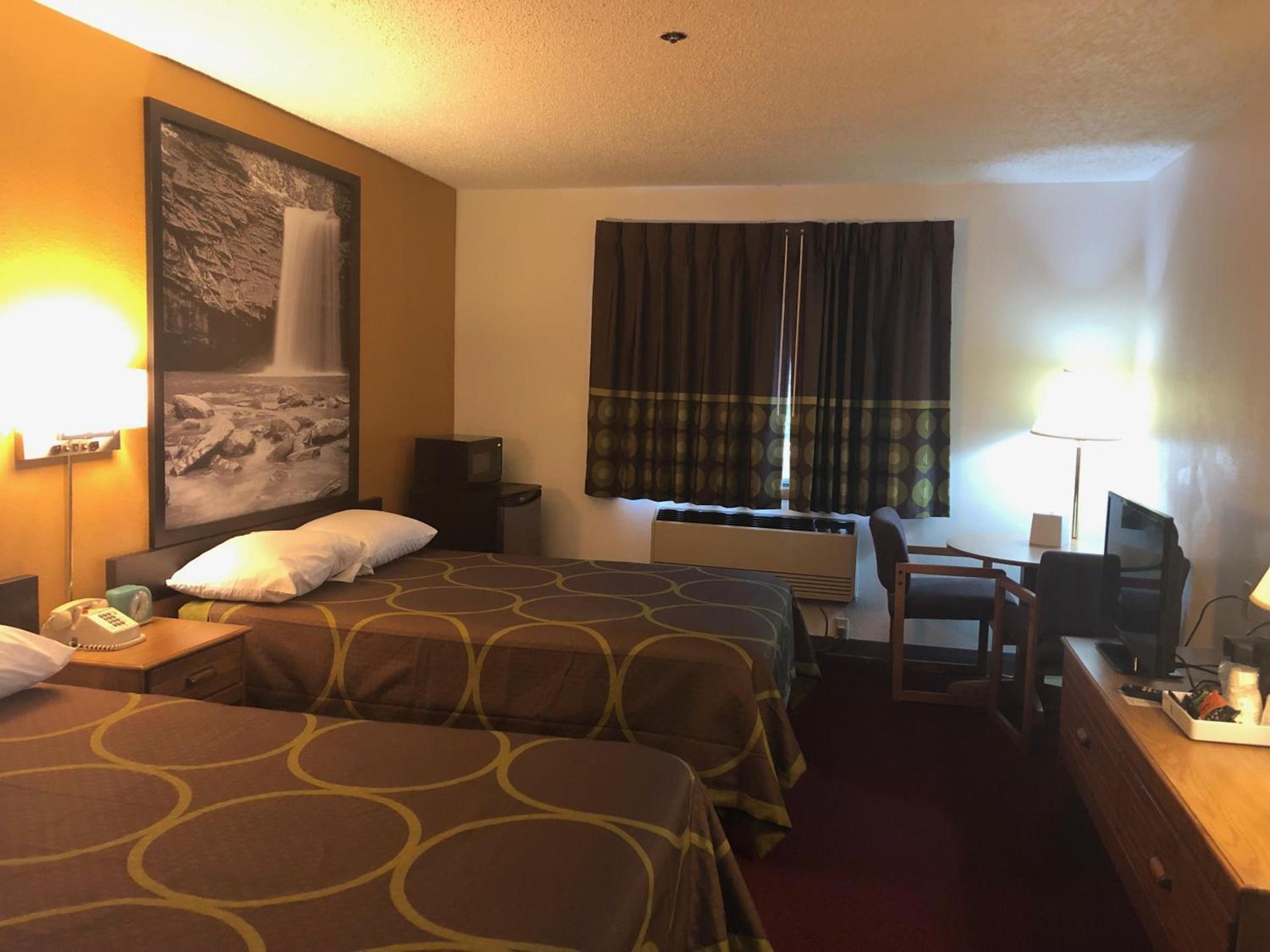 Super 8 by Wyndham Front Royal Near Shenandoah National Park photo 23
