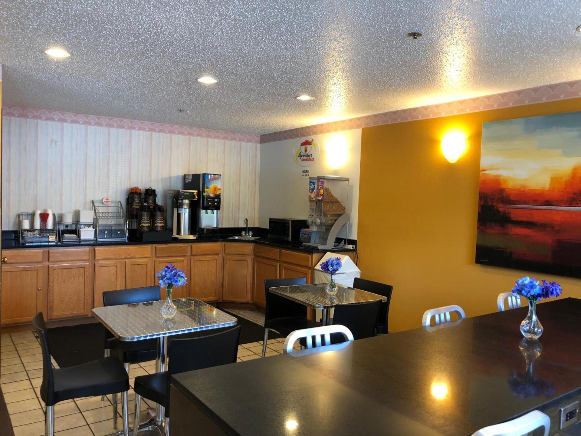 Super 8 by Wyndham Front Royal Near Shenandoah National Park photo 18