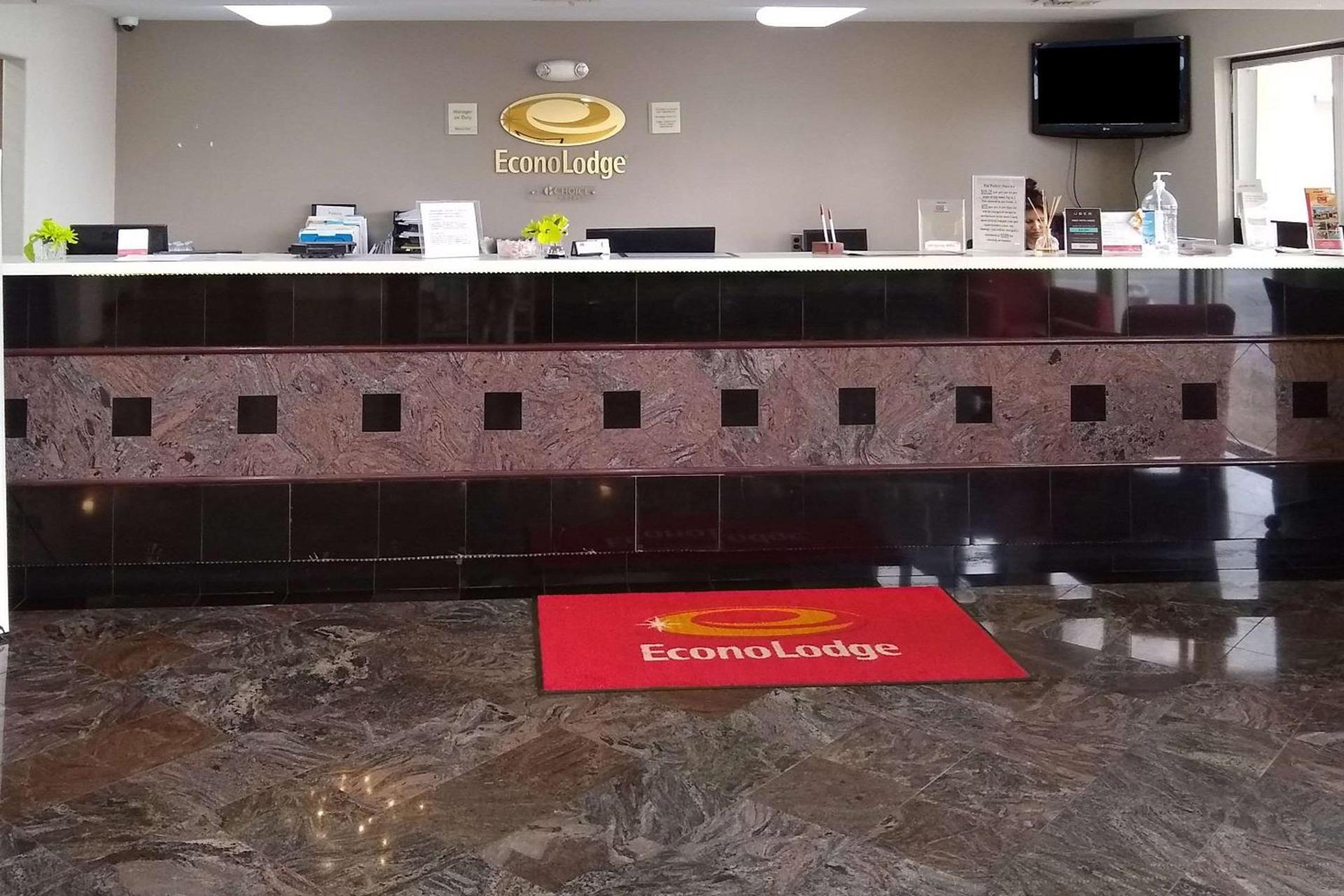 Econo Lodge Inn & Suites West - Energy Corridor photo 4