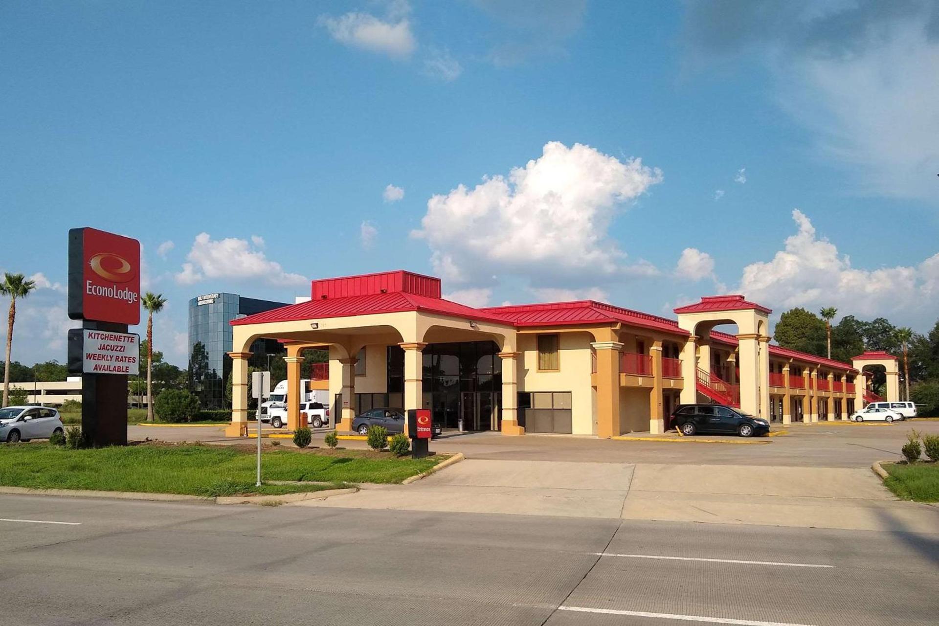 Econo Lodge Inn & Suites West - Energy Corridor photo 2