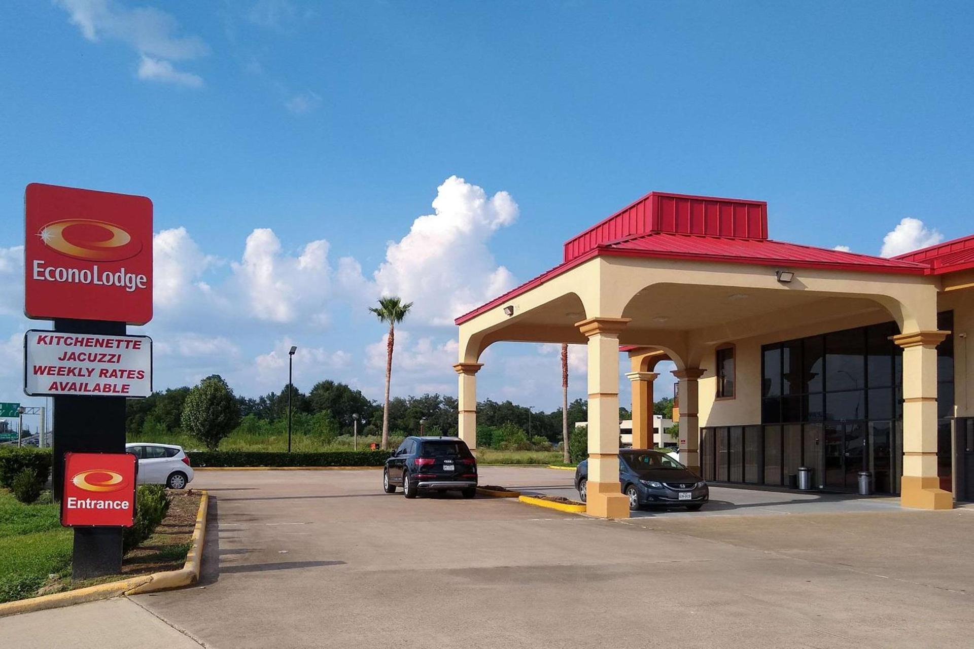 Econo Lodge Inn & Suites West - Energy Corridor photo 3