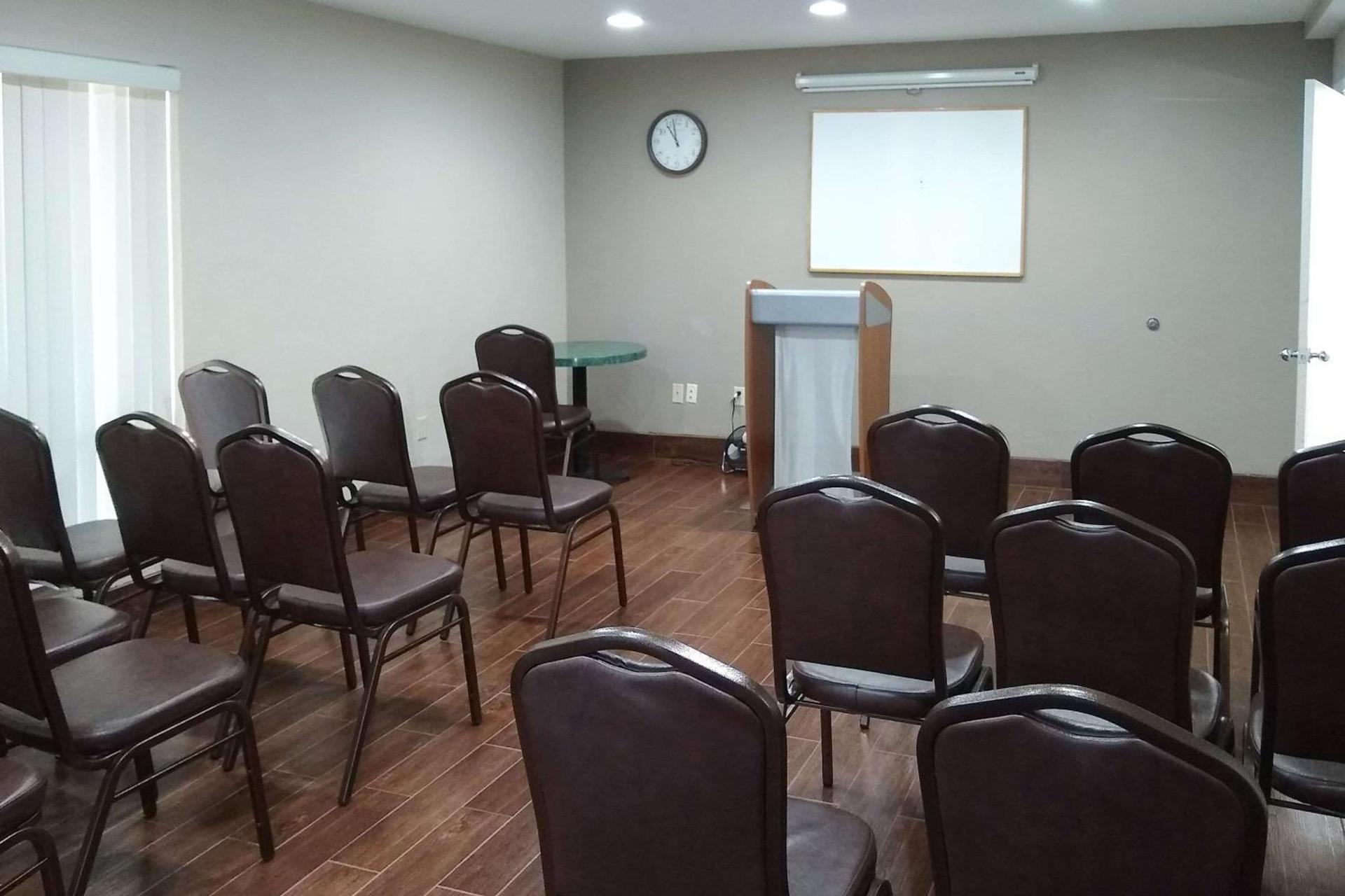 Econo Lodge Inn & Suites West - Energy Corridor photo 35