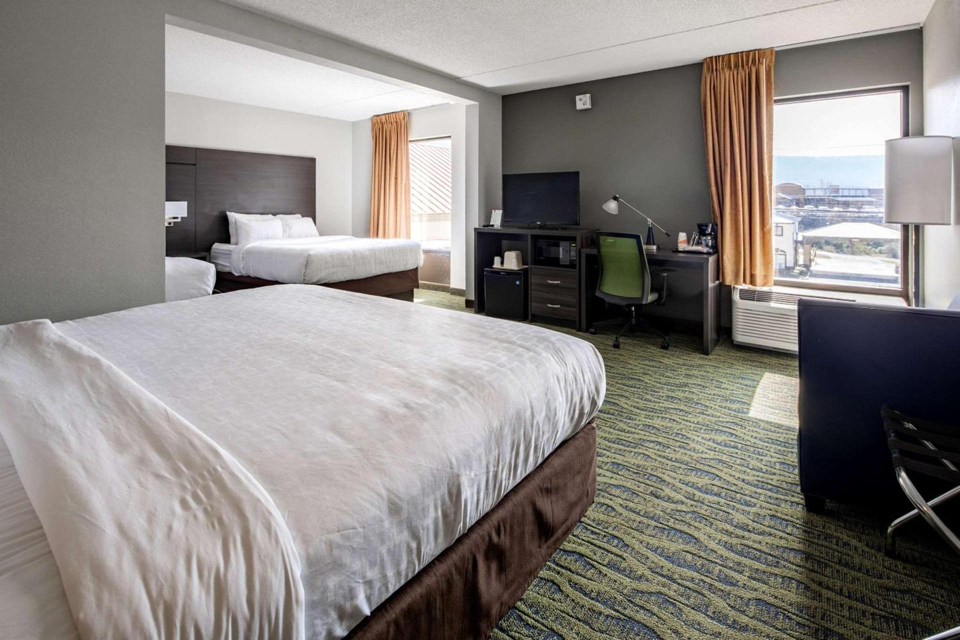 Clarion Inn near Lookout Mountain photo 13