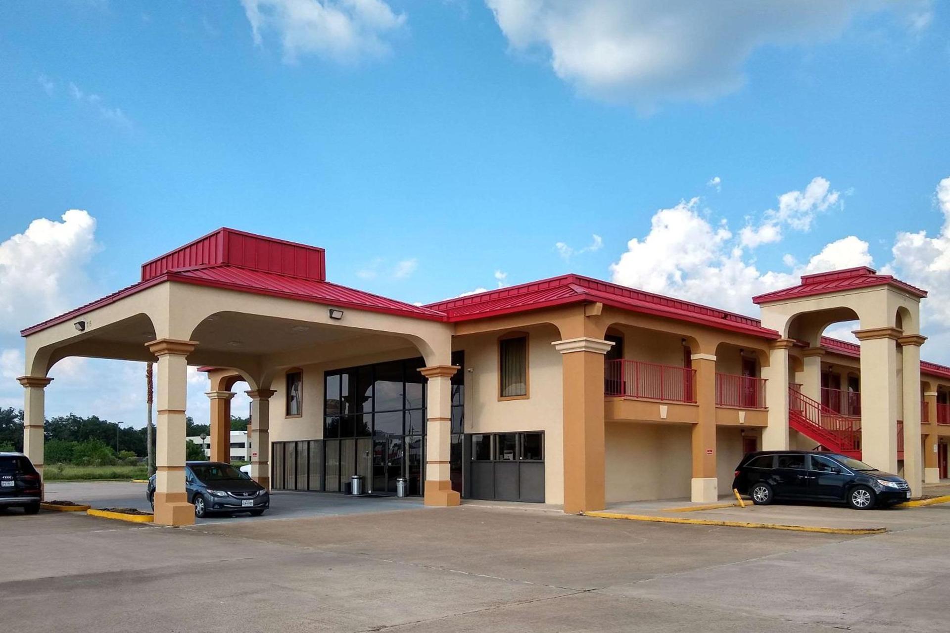 Econo Lodge Inn & Suites West - Energy Corridor photo 1