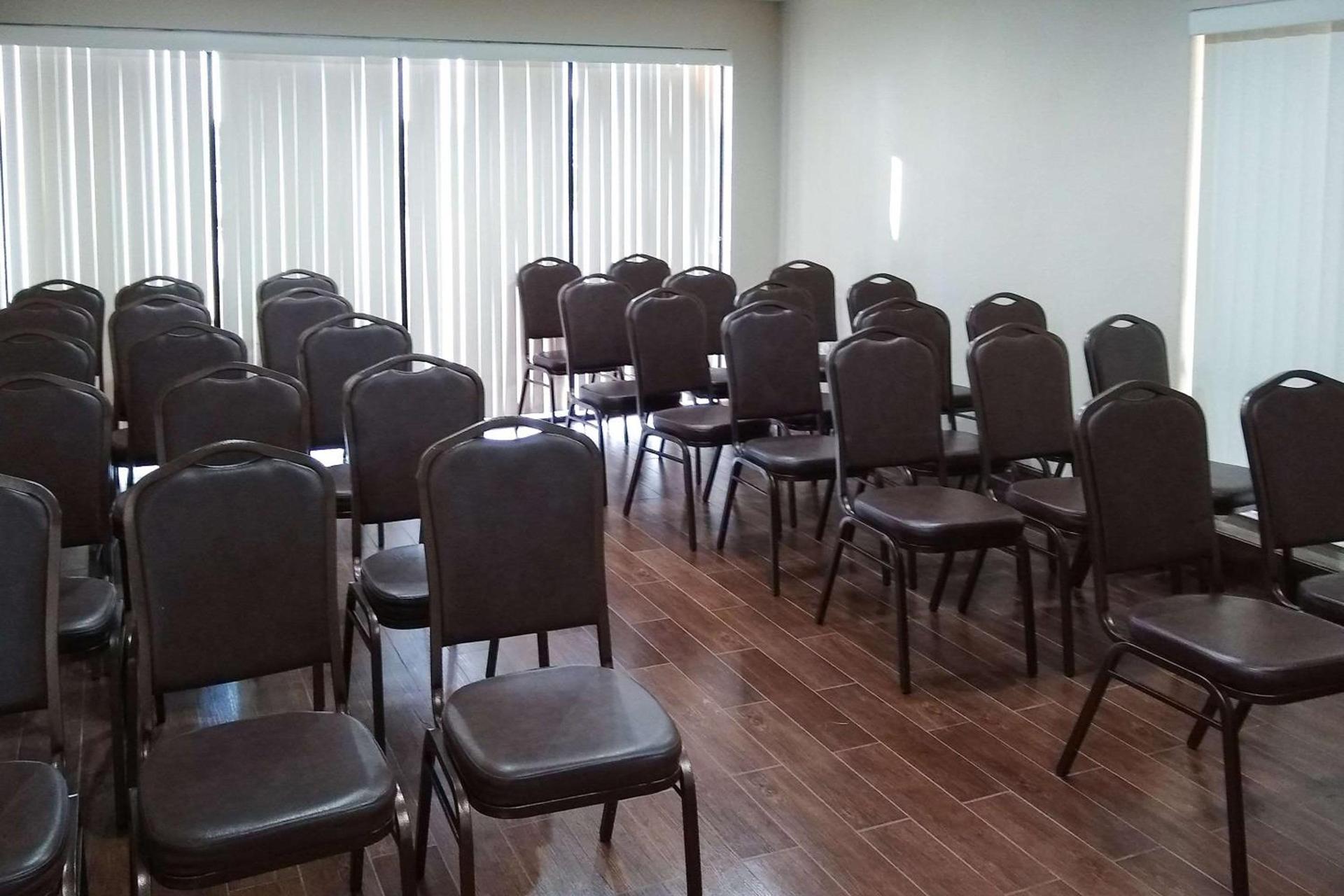 Econo Lodge Inn & Suites West - Energy Corridor photo 34