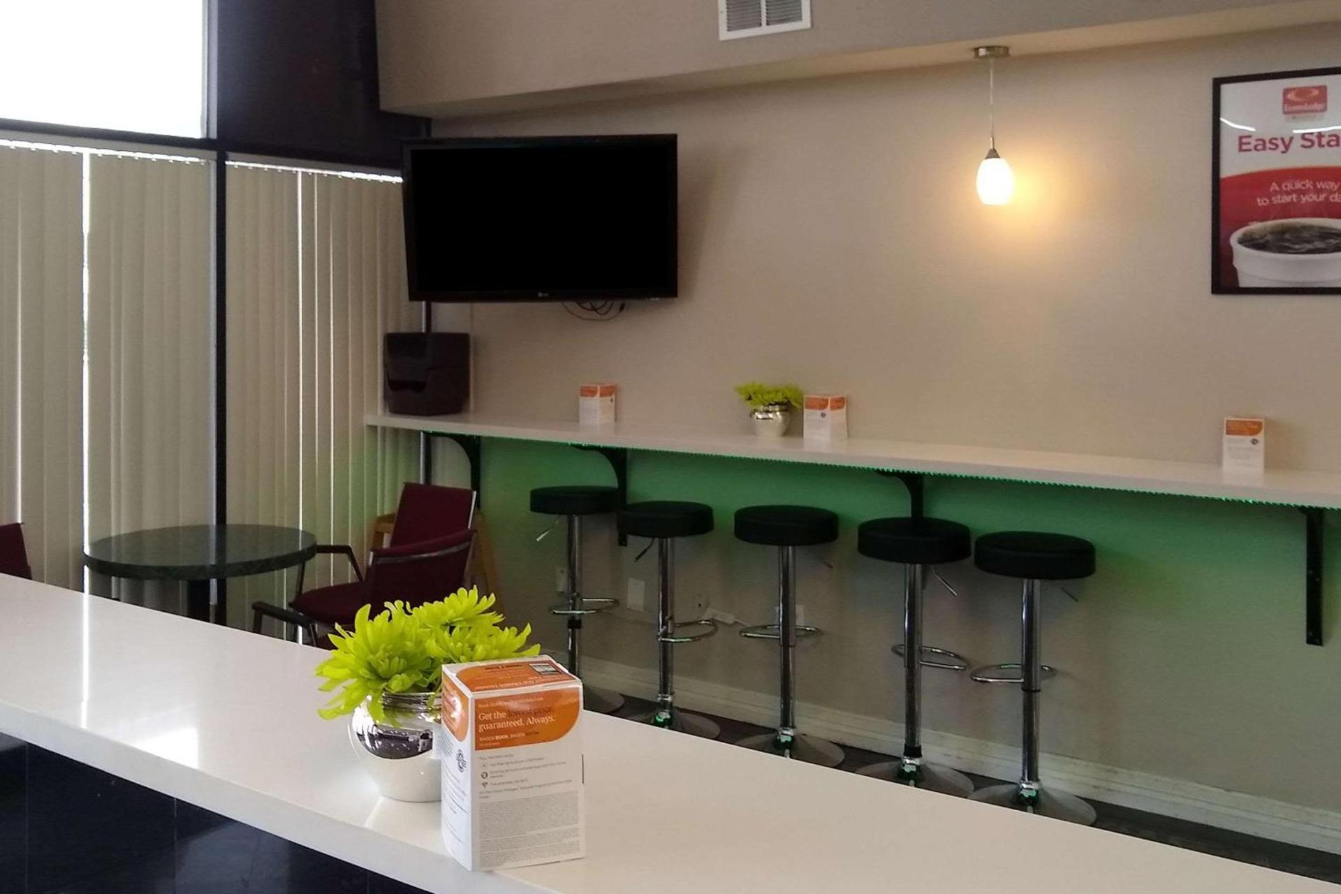 Econo Lodge Inn & Suites West - Energy Corridor photo 40