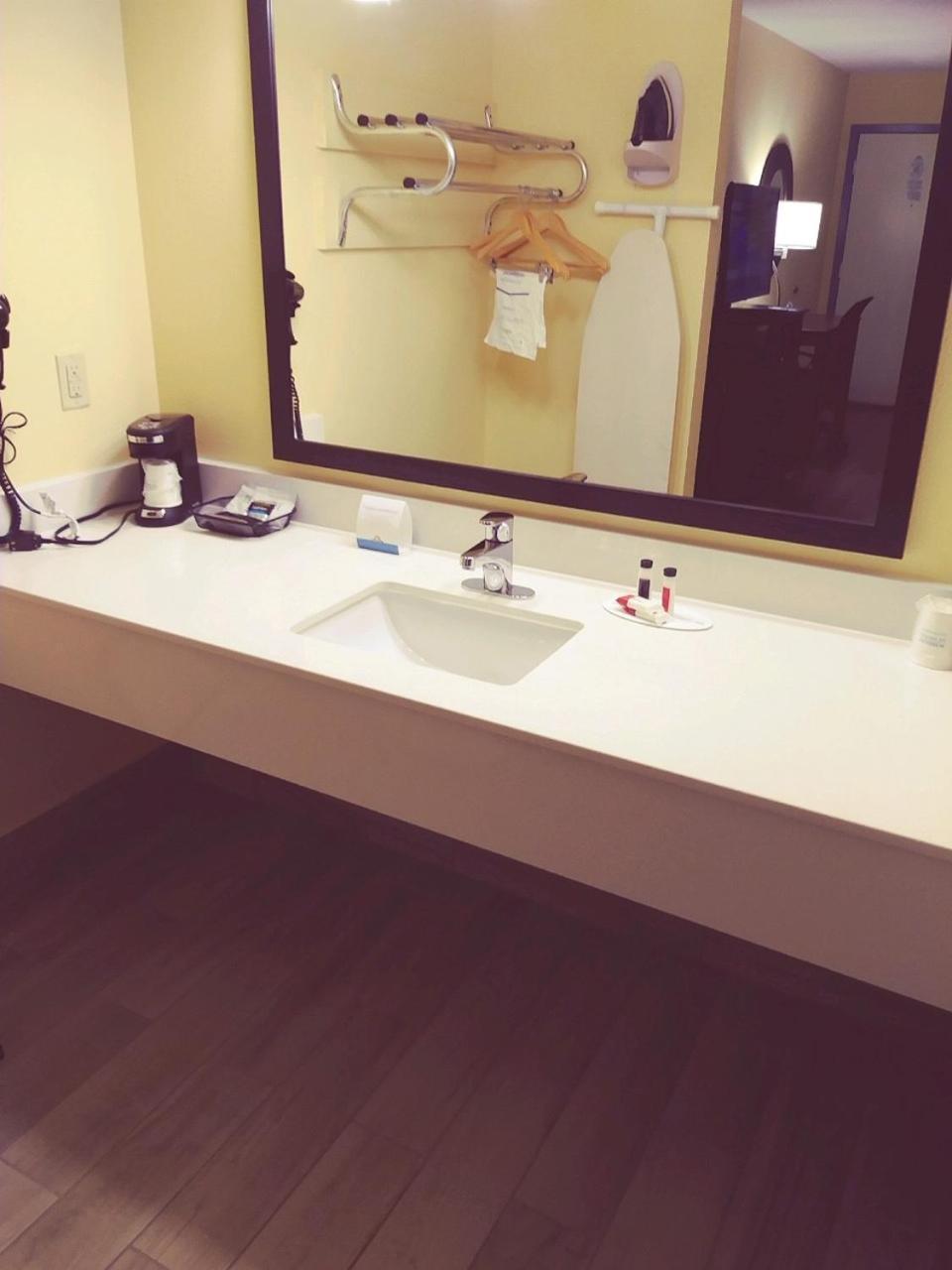 SureStay Plus by Best Western Beaumont photo 25