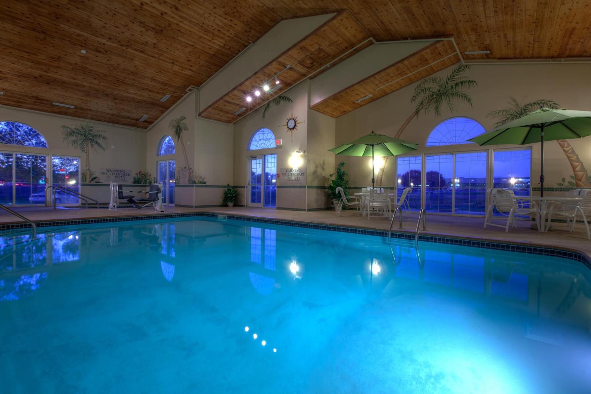 Country Inn & Suites by Radisson, Waterloo, IA photo 57
