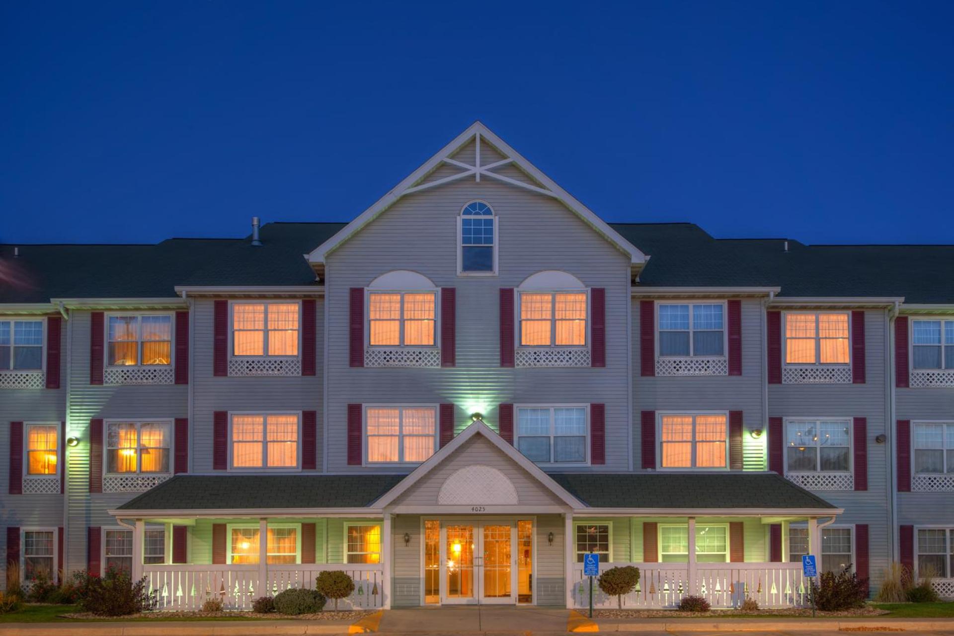 Country Inn & Suites by Radisson, Waterloo, IA photo 56