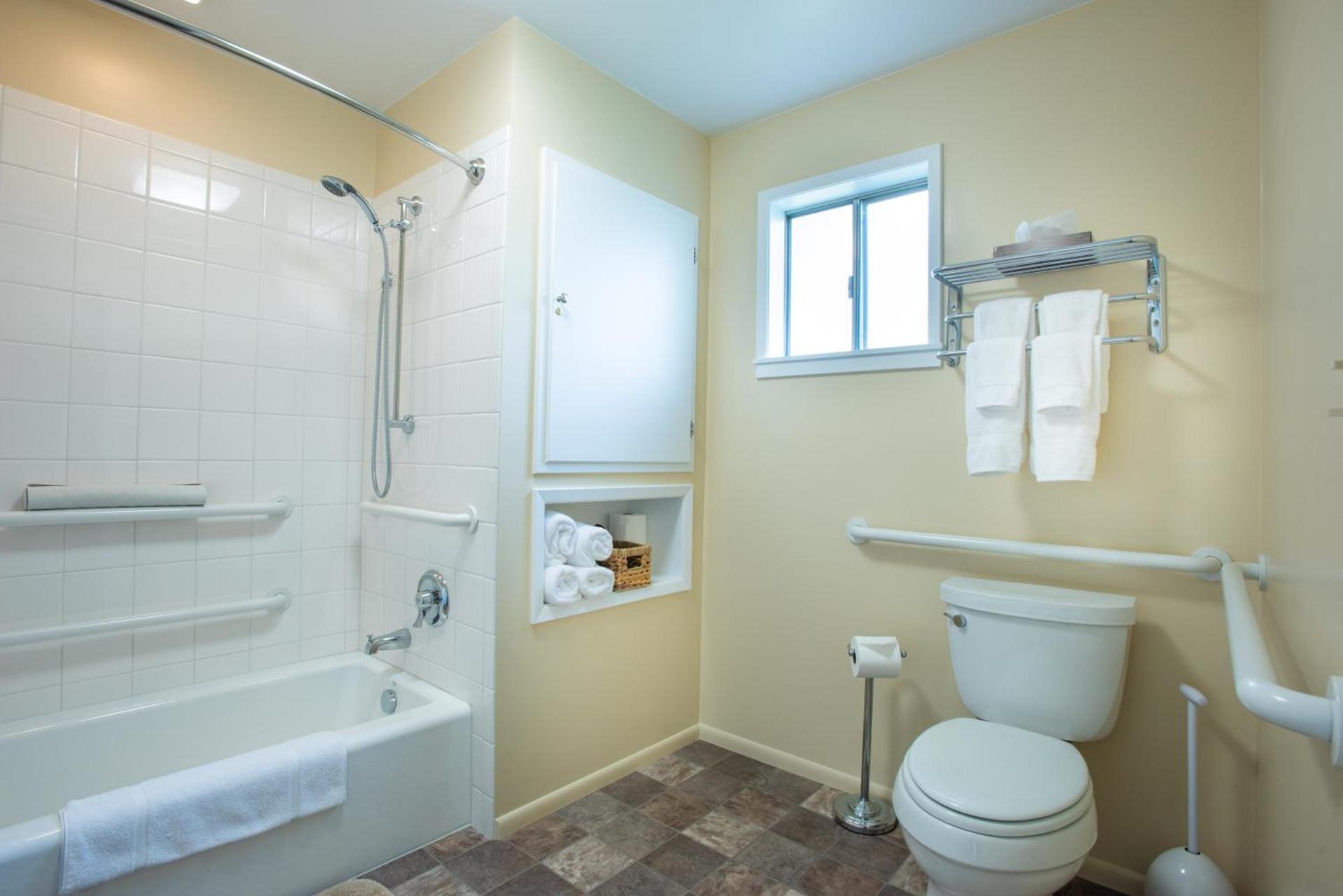 Redwood Suites photo 5