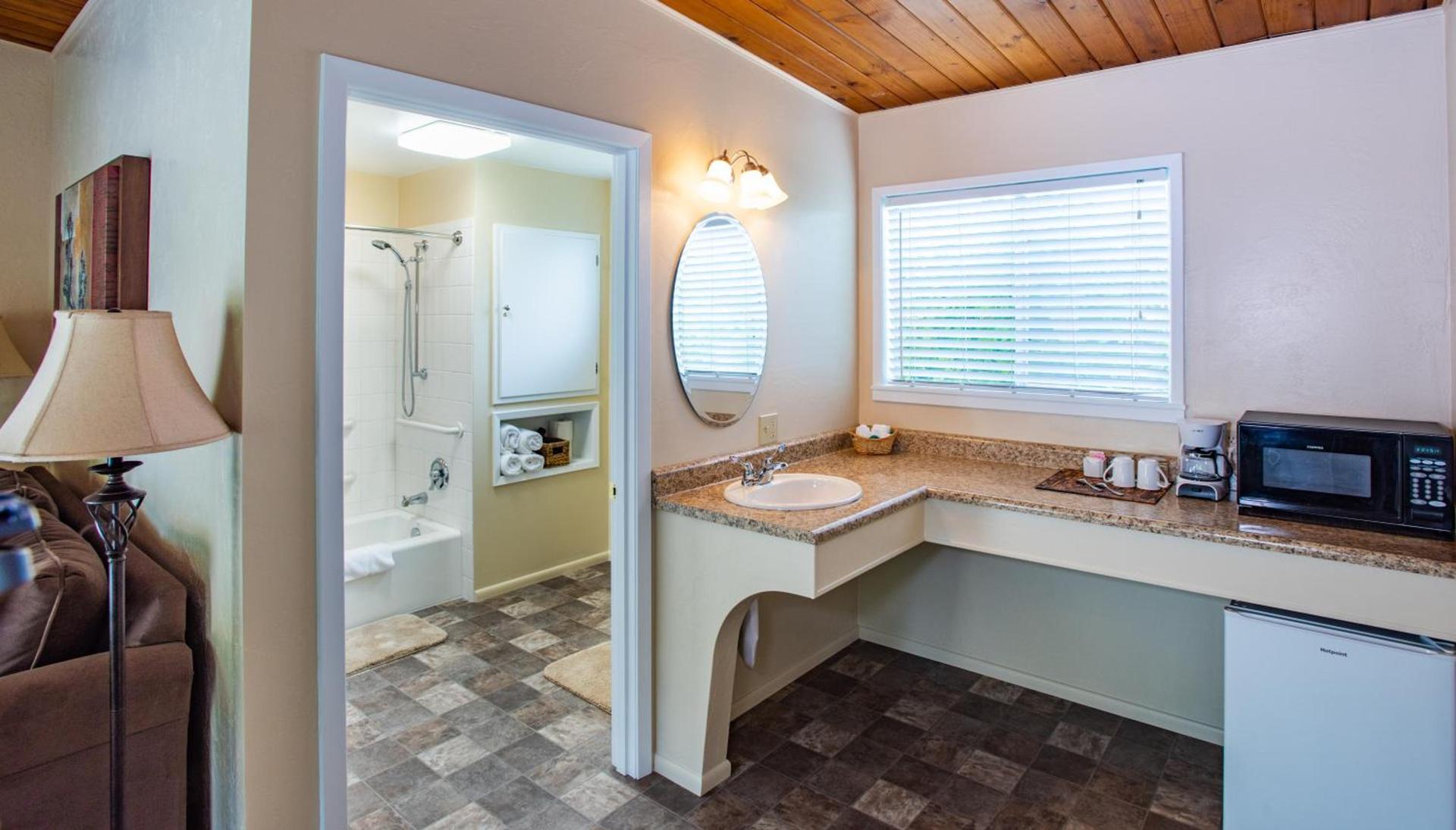 Redwood Suites photo 3