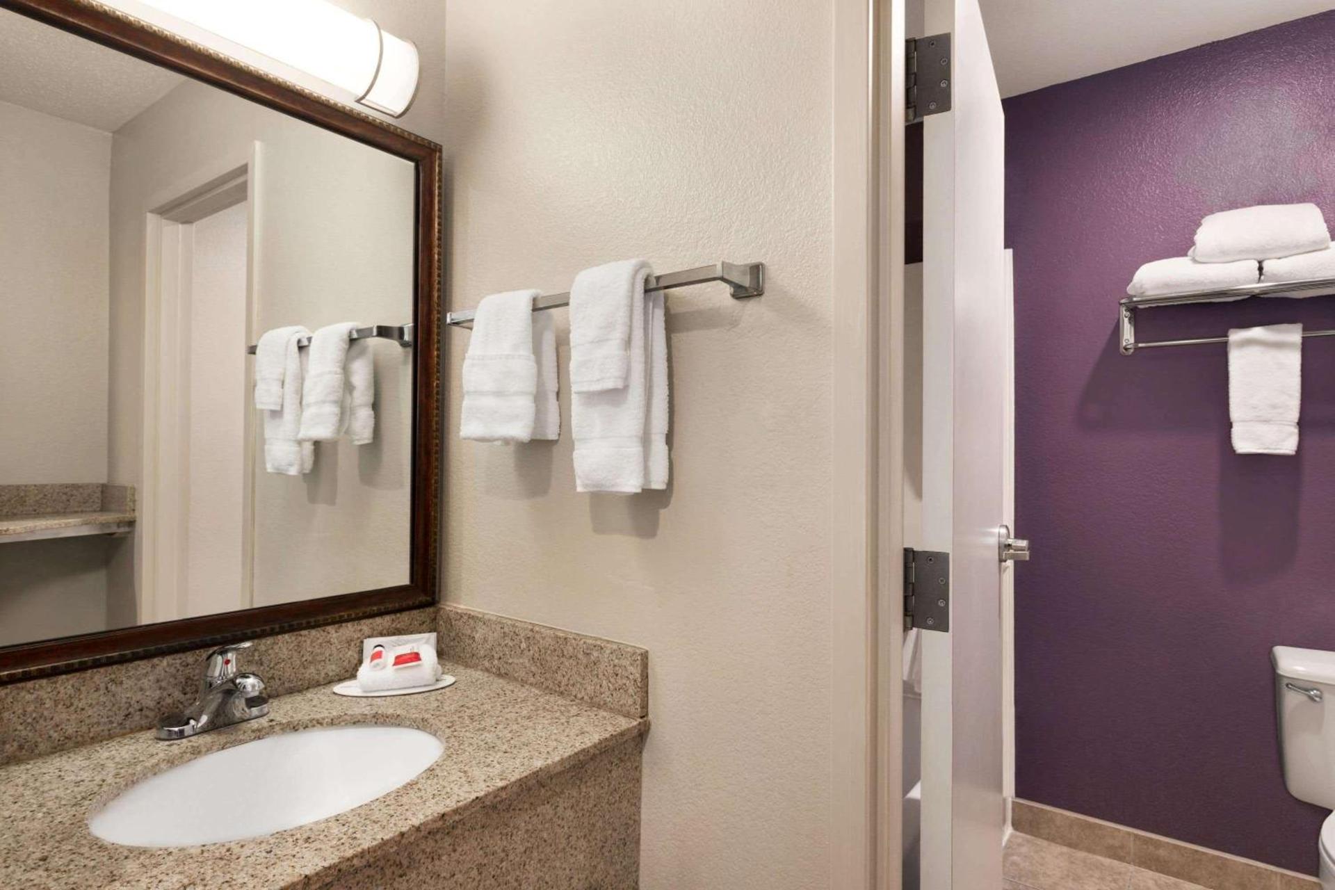 Baymont by Wyndham Springfield I-44 photo 45