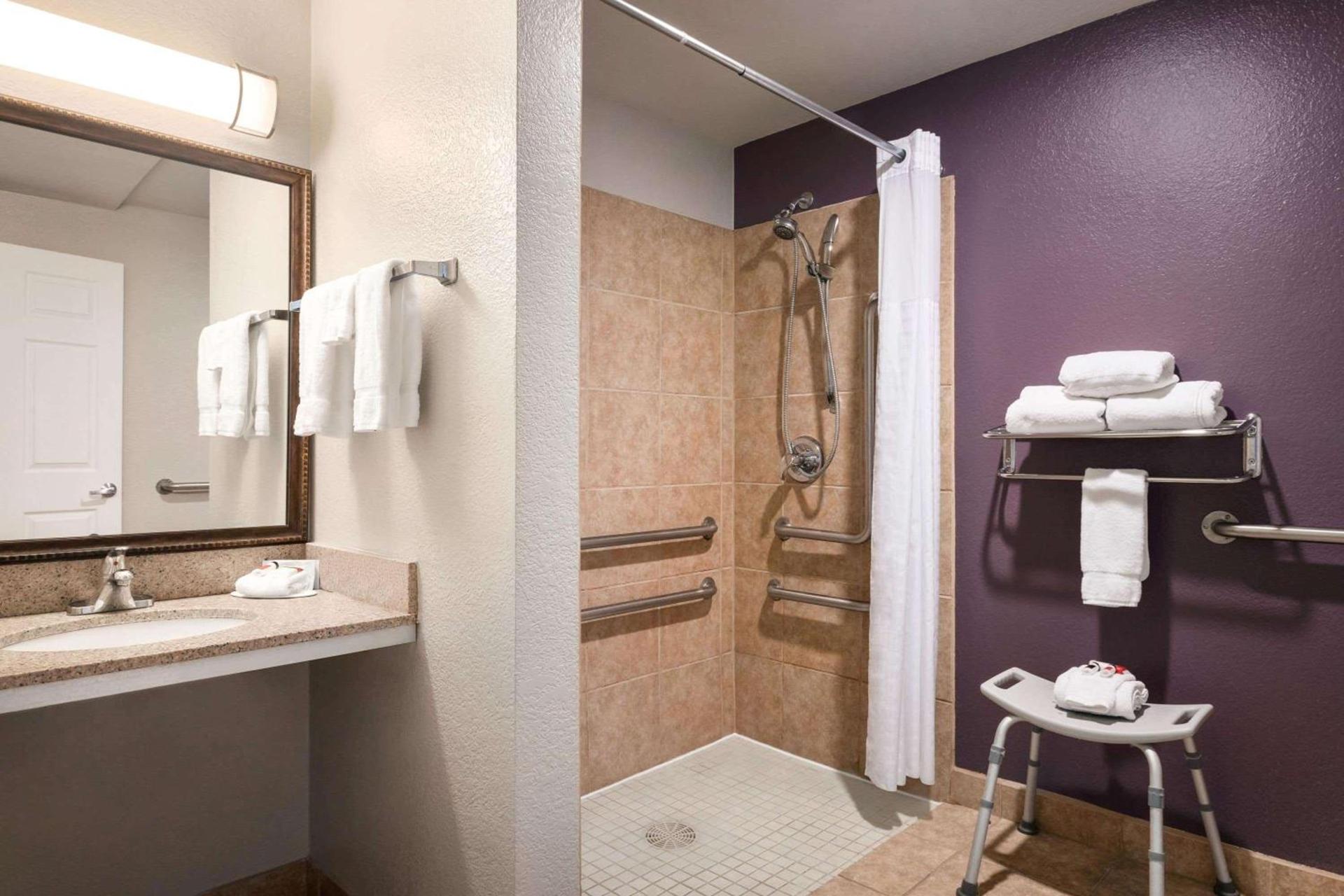 Baymont by Wyndham Springfield I-44 photo 35