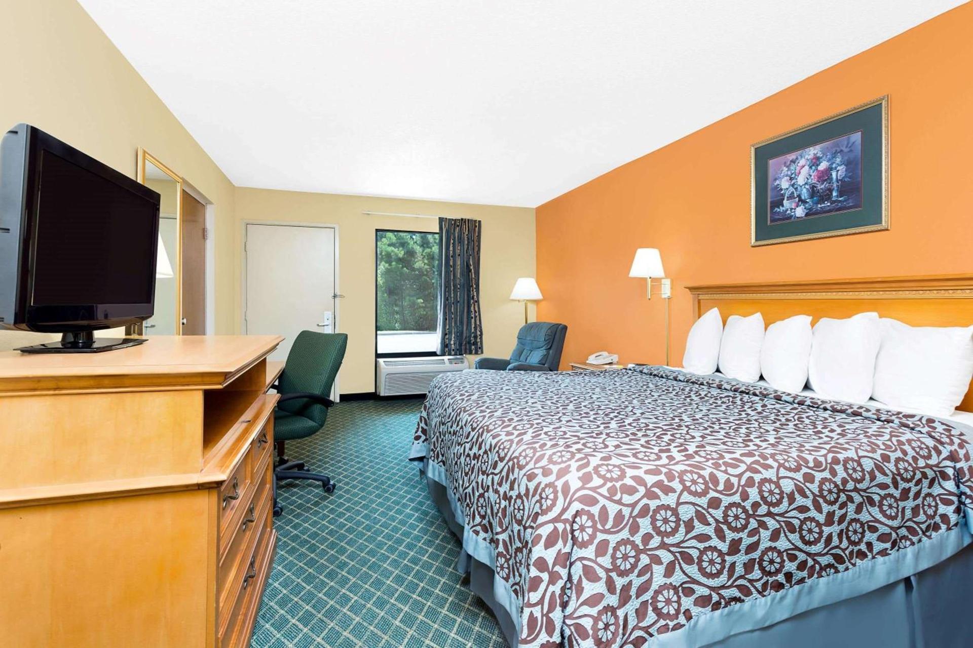 Days Inn by Wyndham Aiken - Interstate Hwy 20 photo 10