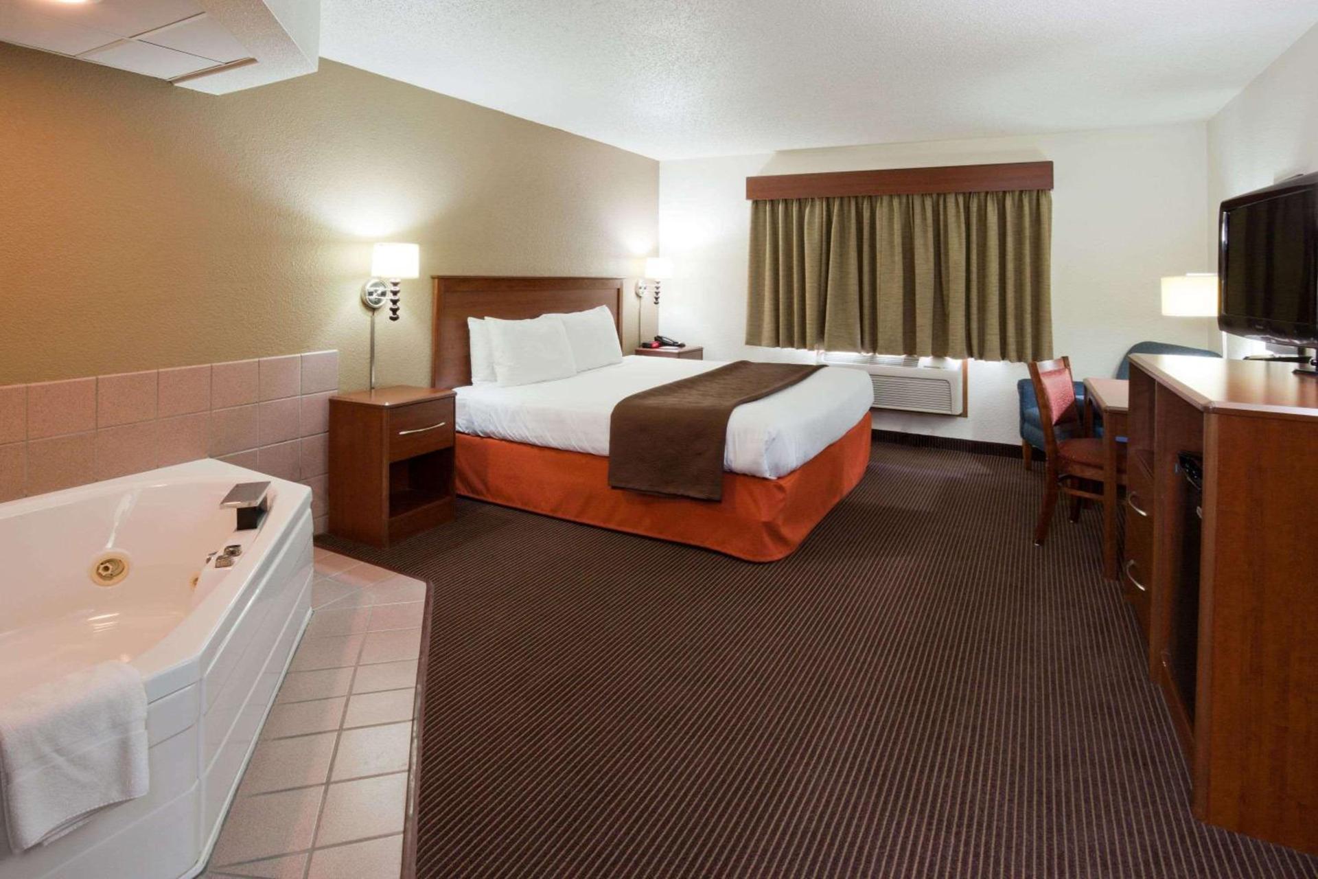 AmericInn by Wyndham Monroe photo 59