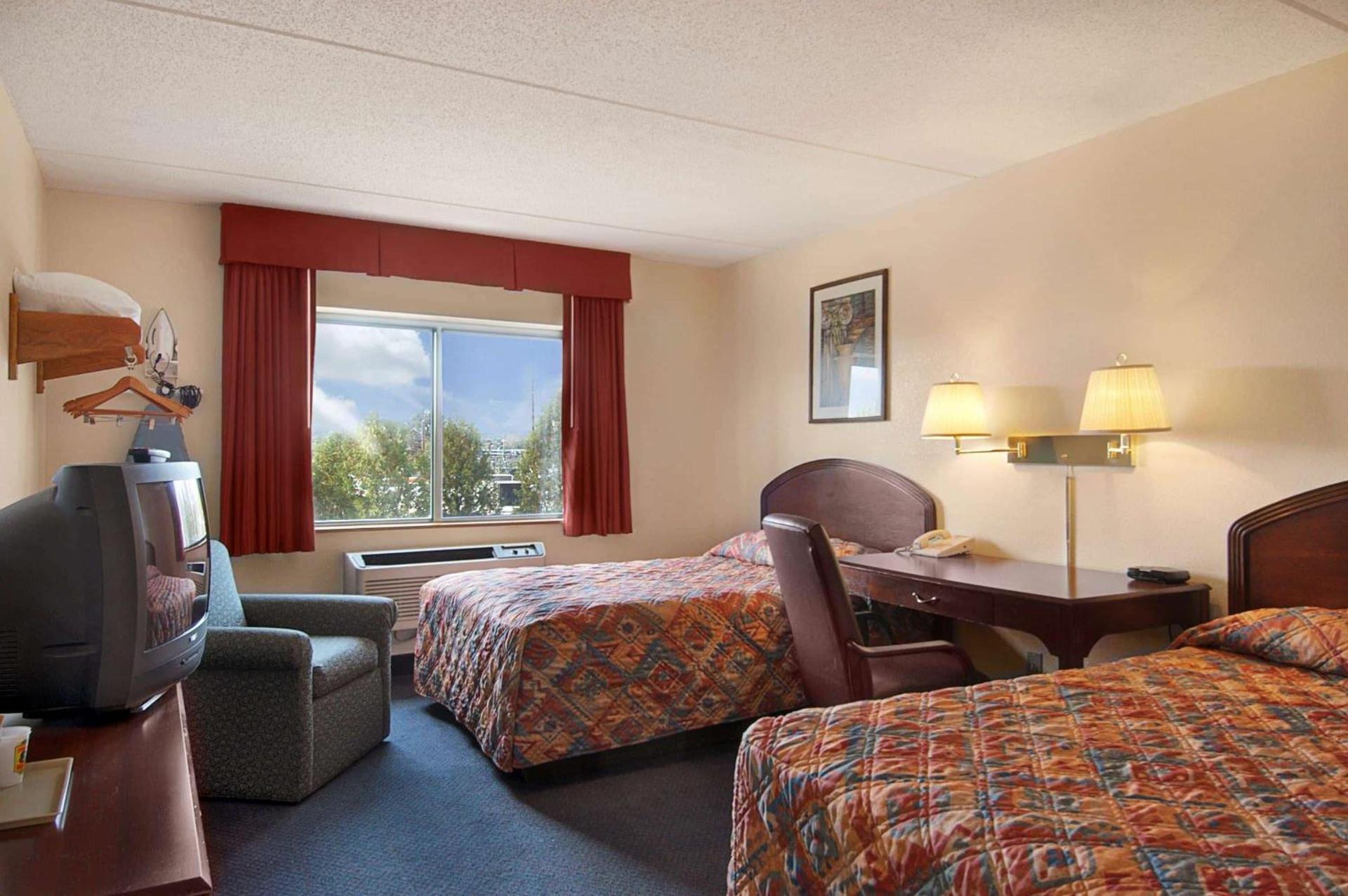 Super 8 by Wyndham Manchester Airport photo 24